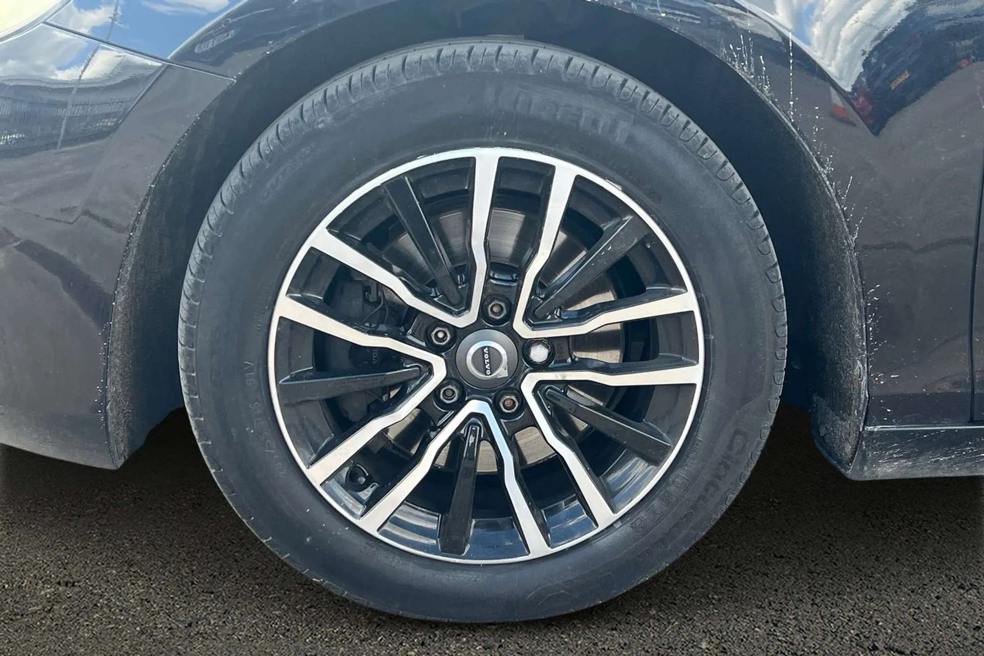 2019 VOLVO V40 2019 VOLVO V40