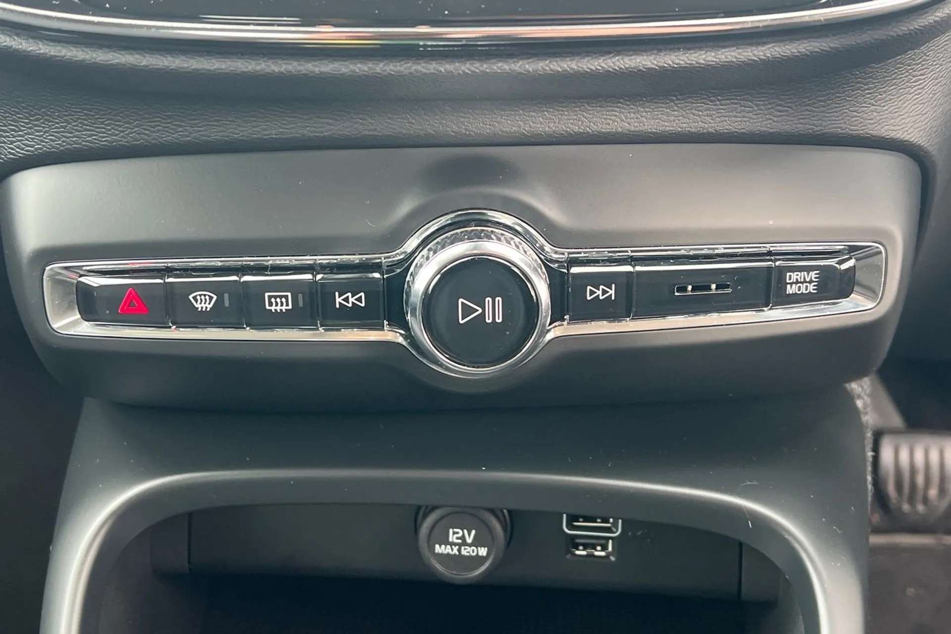 2021 VOLVO XC40 2021 VOLVO XC40