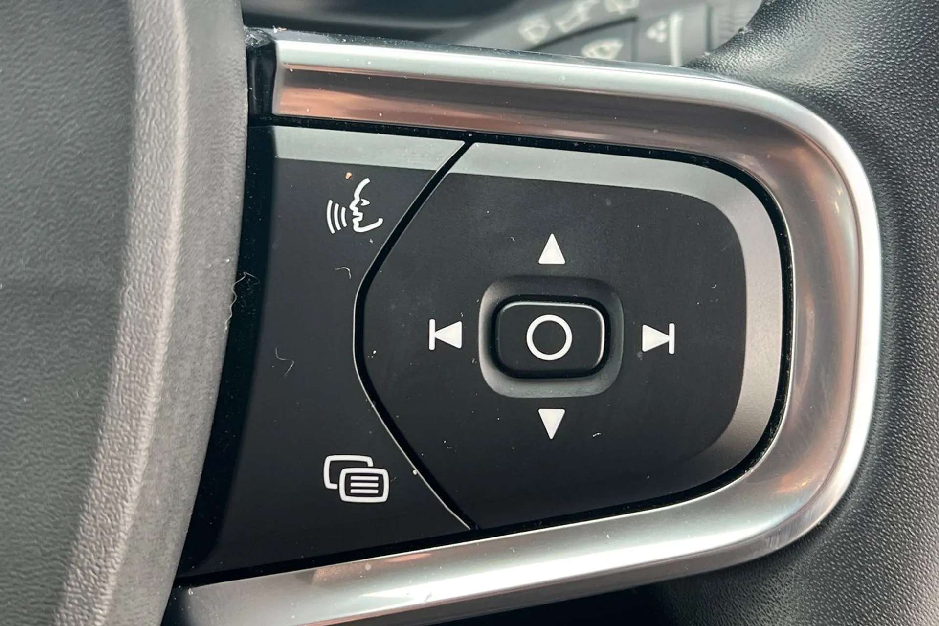 2021 VOLVO XC40 2021 VOLVO XC40