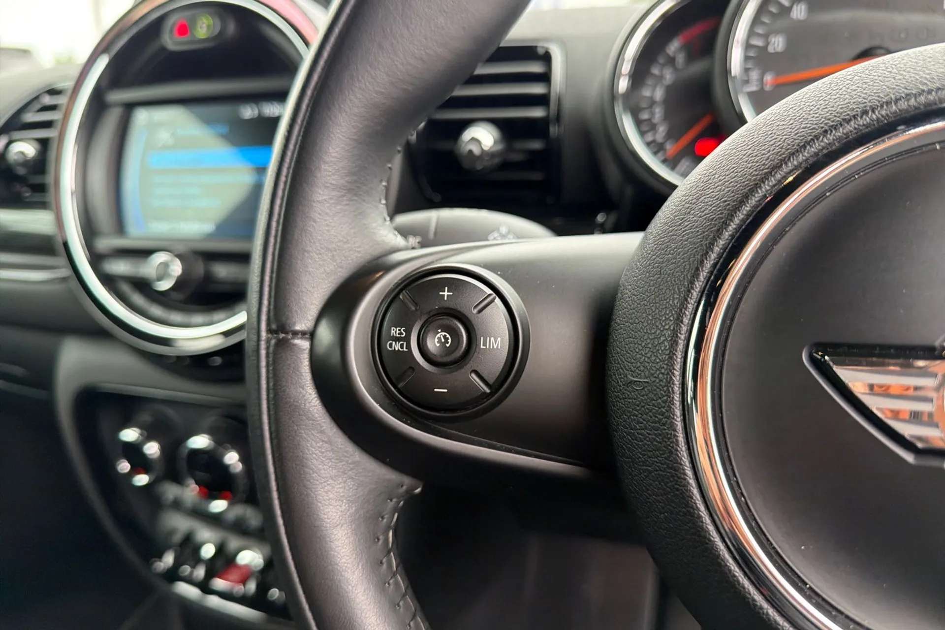2018 MINI CLUBMAN 2018 MINI CLUBMAN