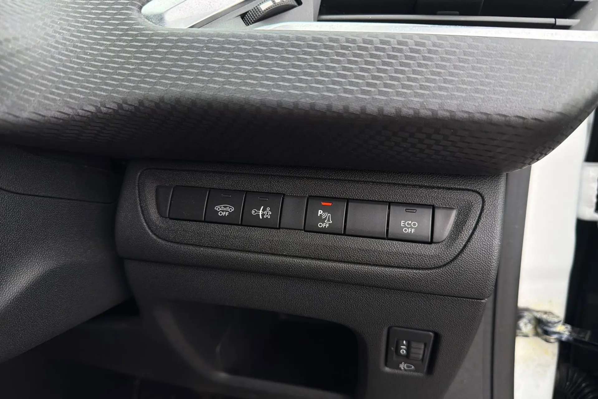 2016 PEUGEOT 2008 2016 PEUGEOT 2008