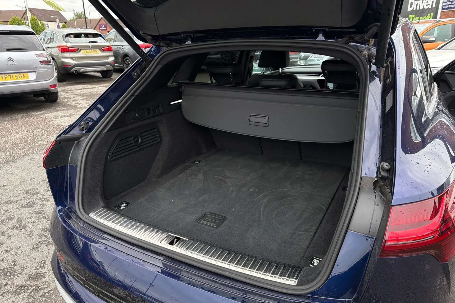 2022 AUDI E-TRON 2022 AUDI E-TRON