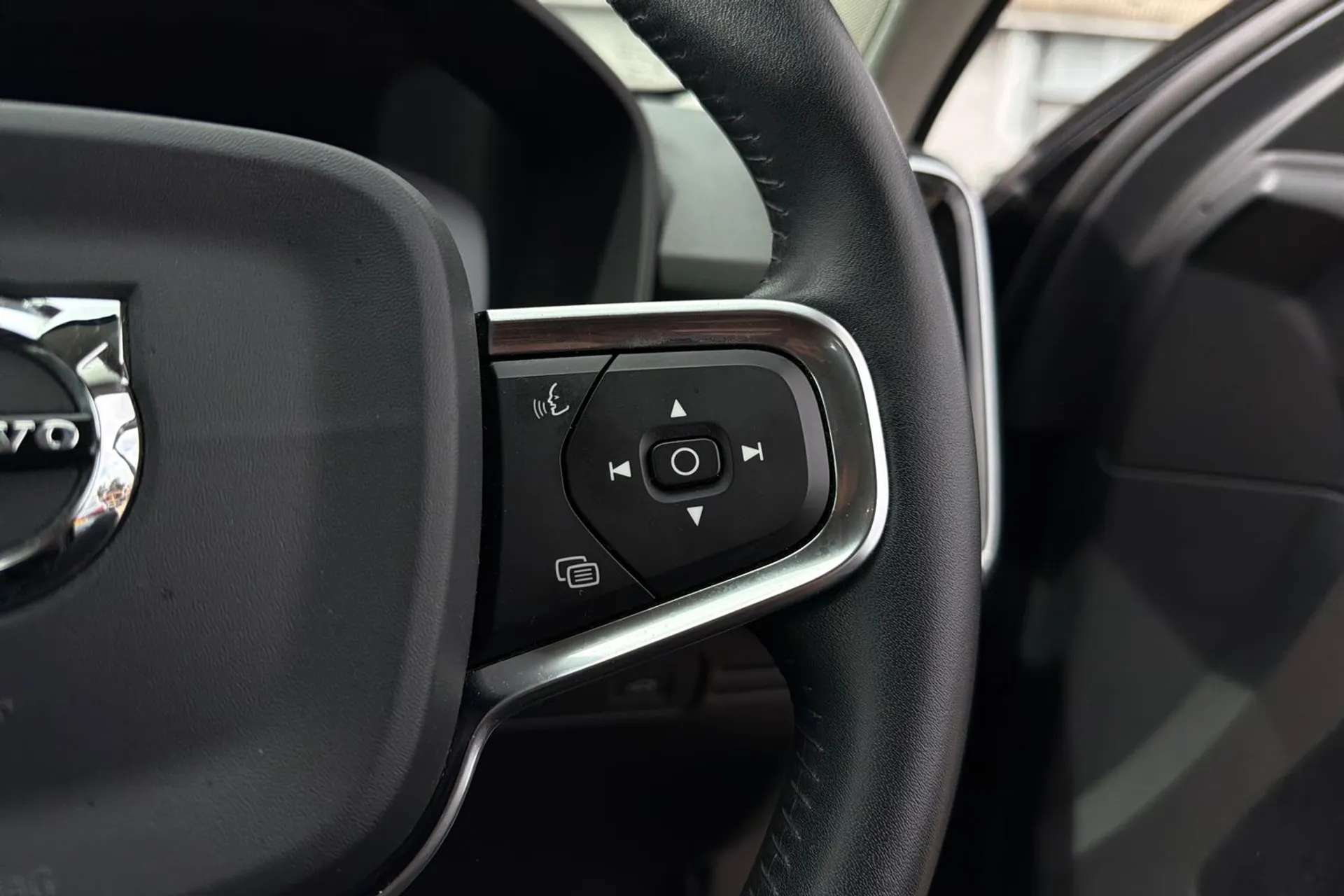 2019 VOLVO XC40 2019 VOLVO XC40