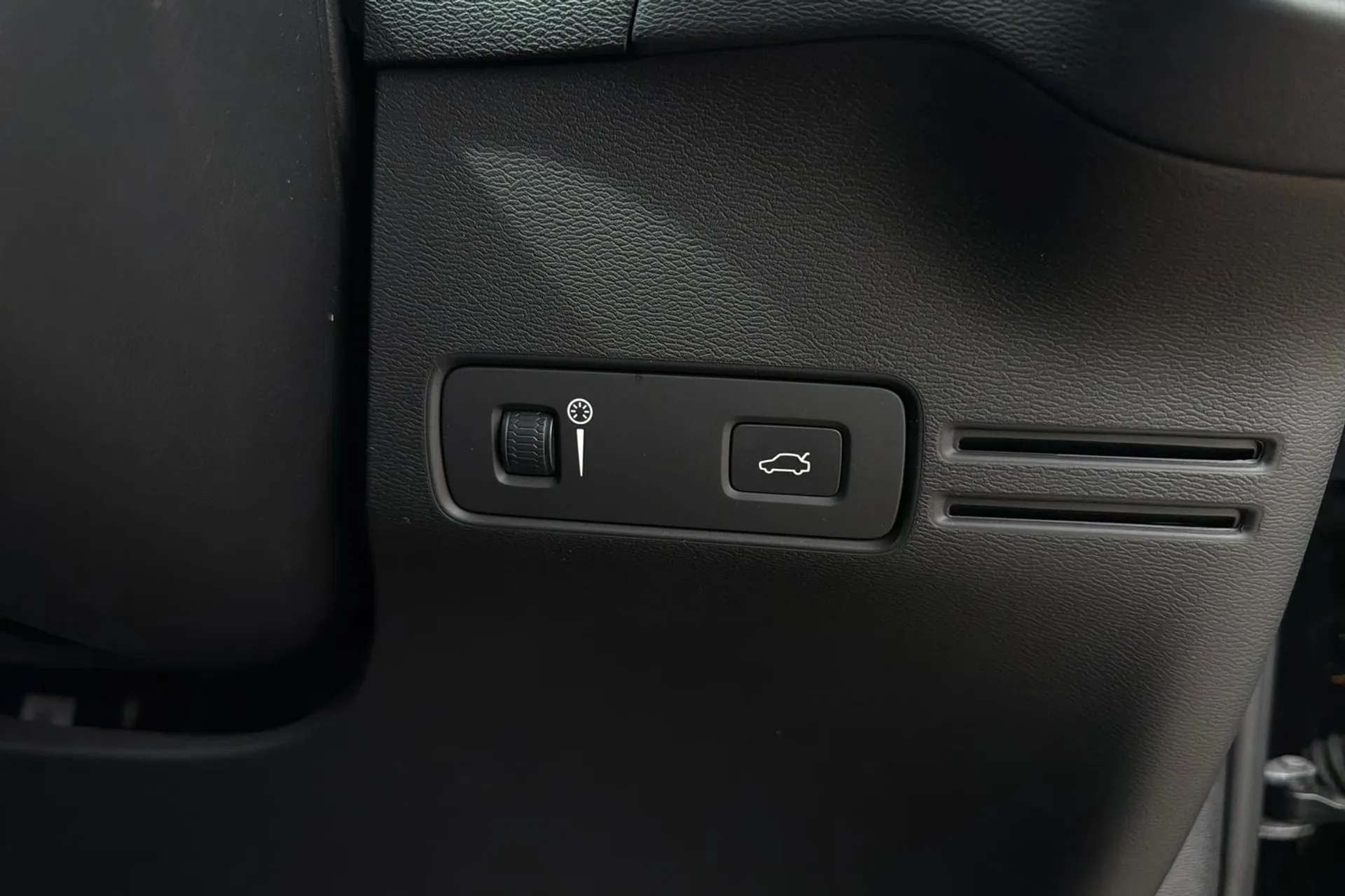 2019 VOLVO XC40 2019 VOLVO XC40