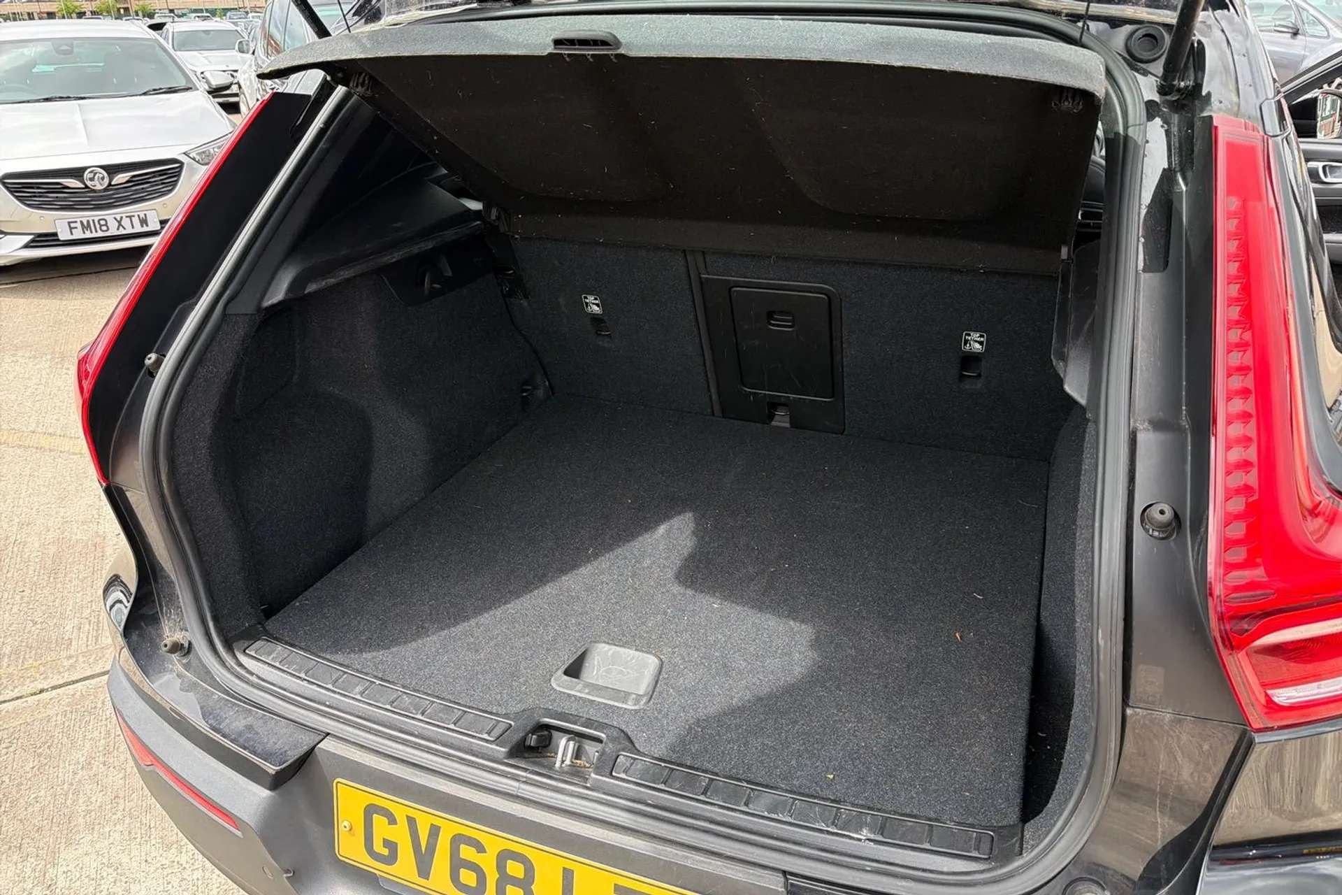 2019 VOLVO XC40 2019 VOLVO XC40