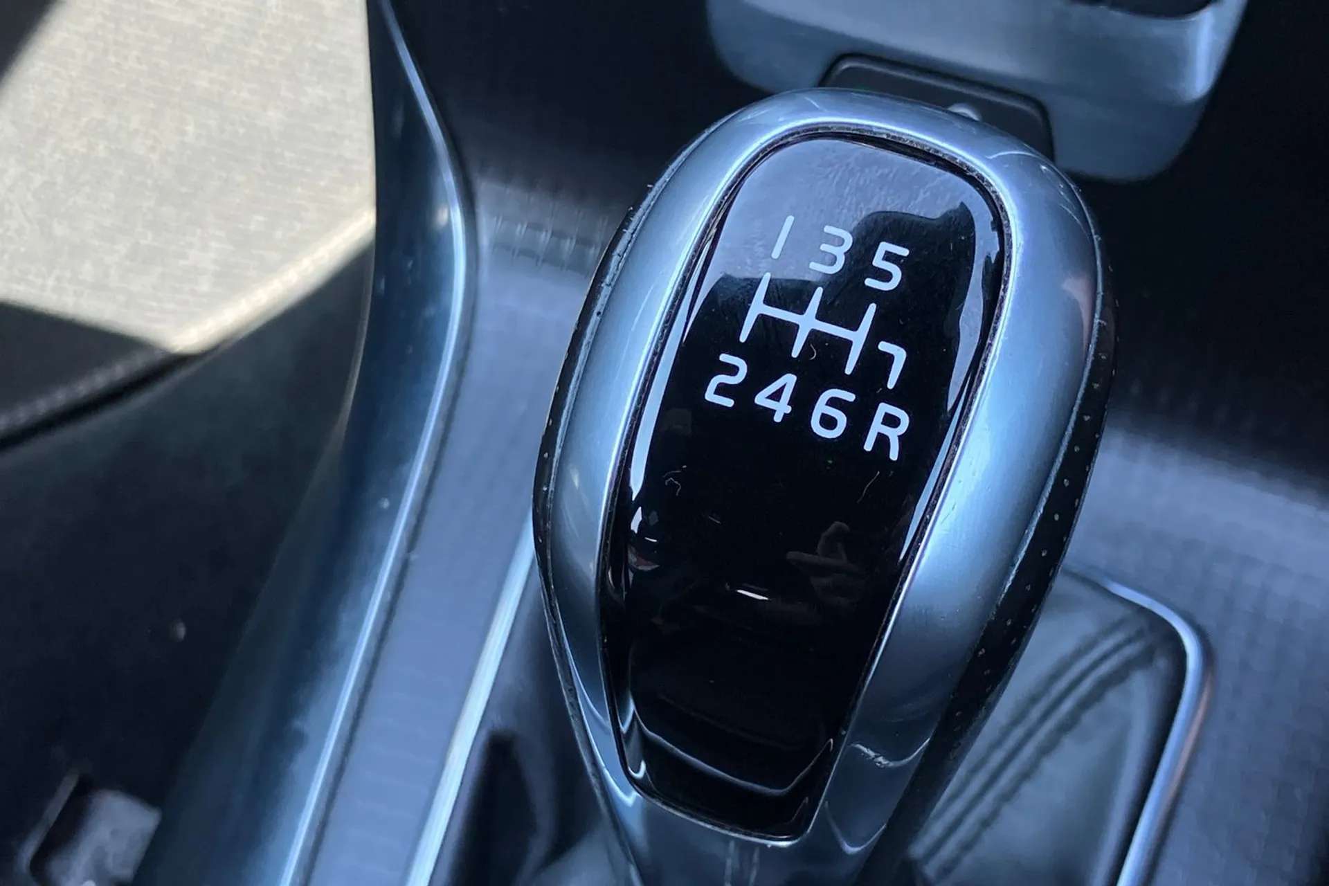 2017 VOLVO V40 2017 VOLVO V40