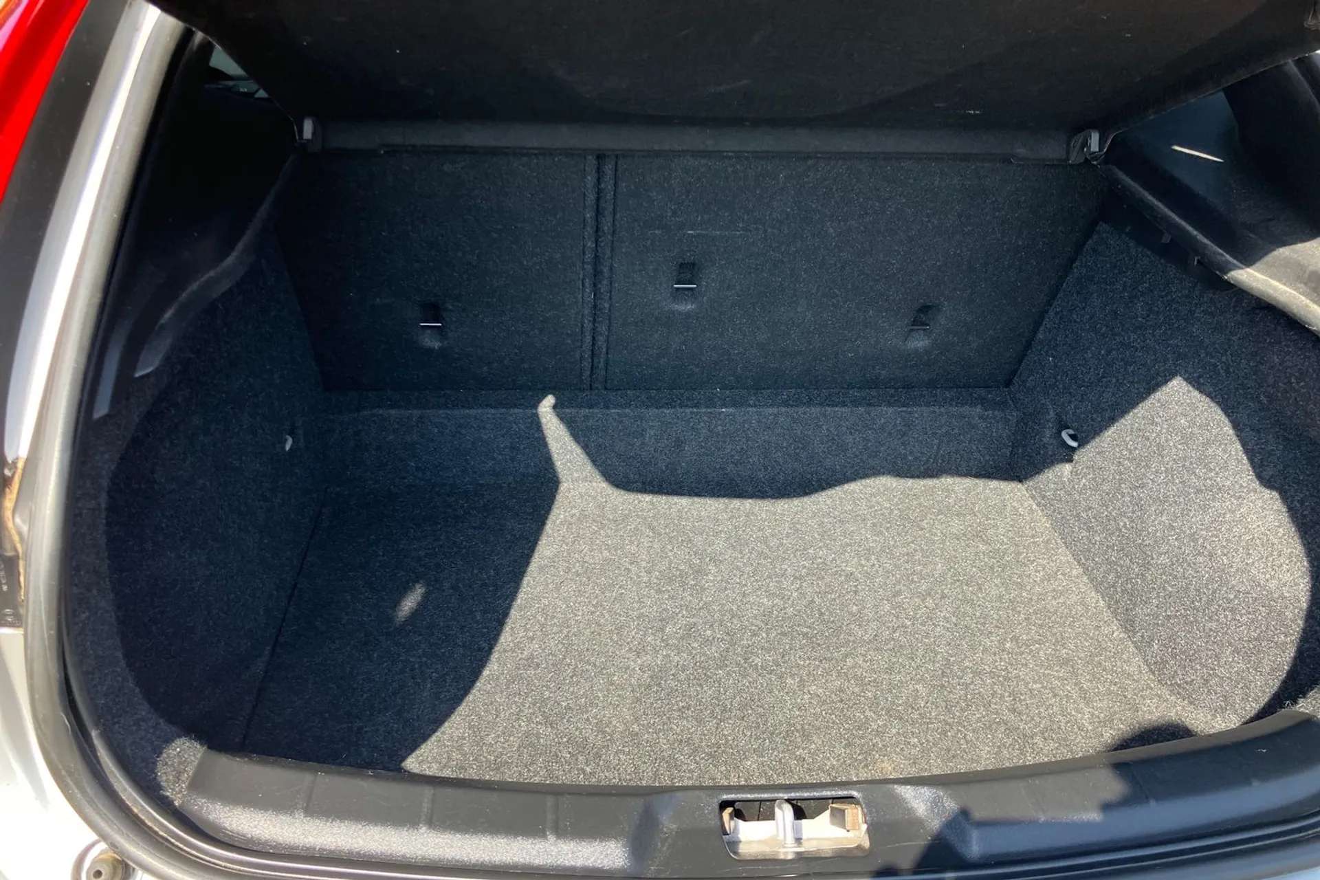 2017 VOLVO V40 2017 VOLVO V40