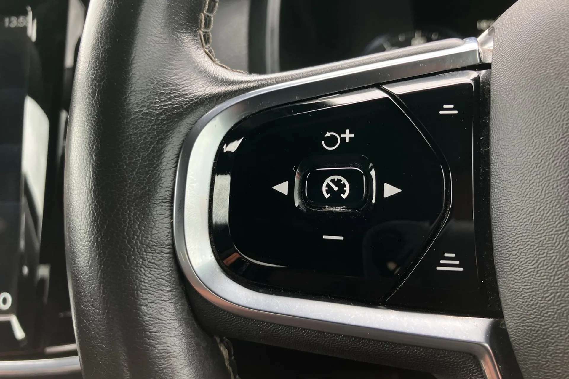 2021 VOLVO S90 2021 VOLVO S90