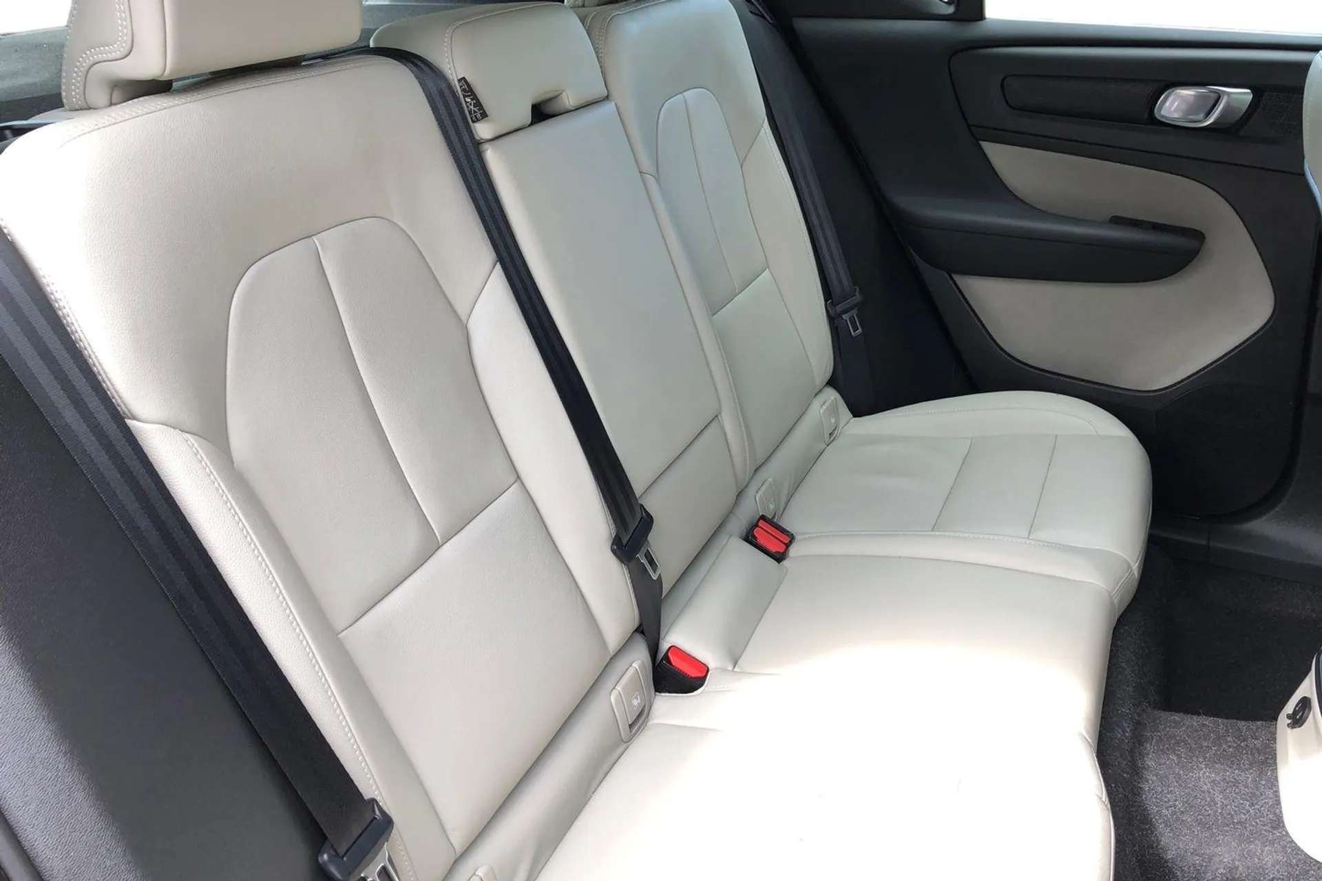 2021 VOLVO XC40 2021 VOLVO XC40