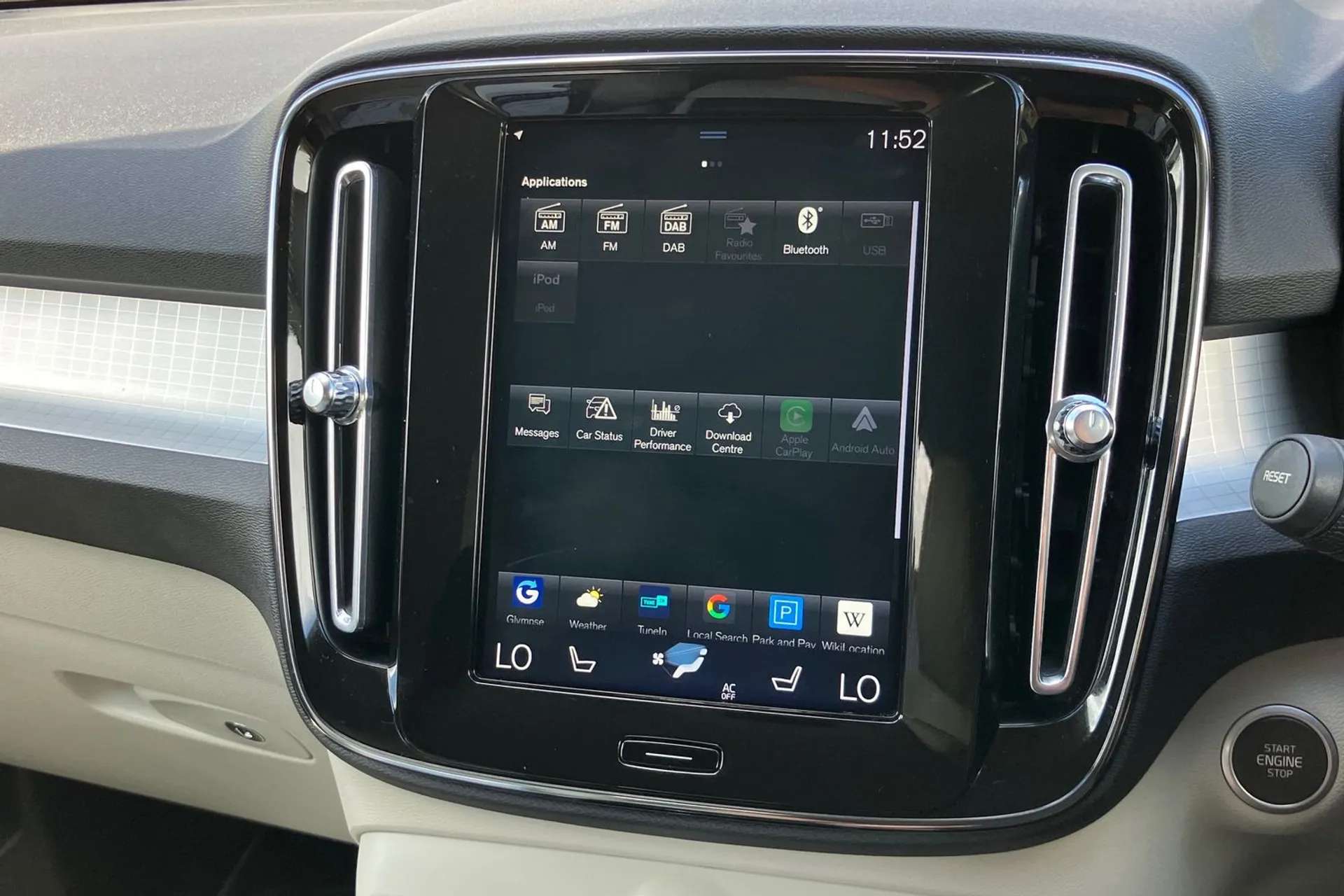 2020 VOLVO XC40 2020 VOLVO XC40