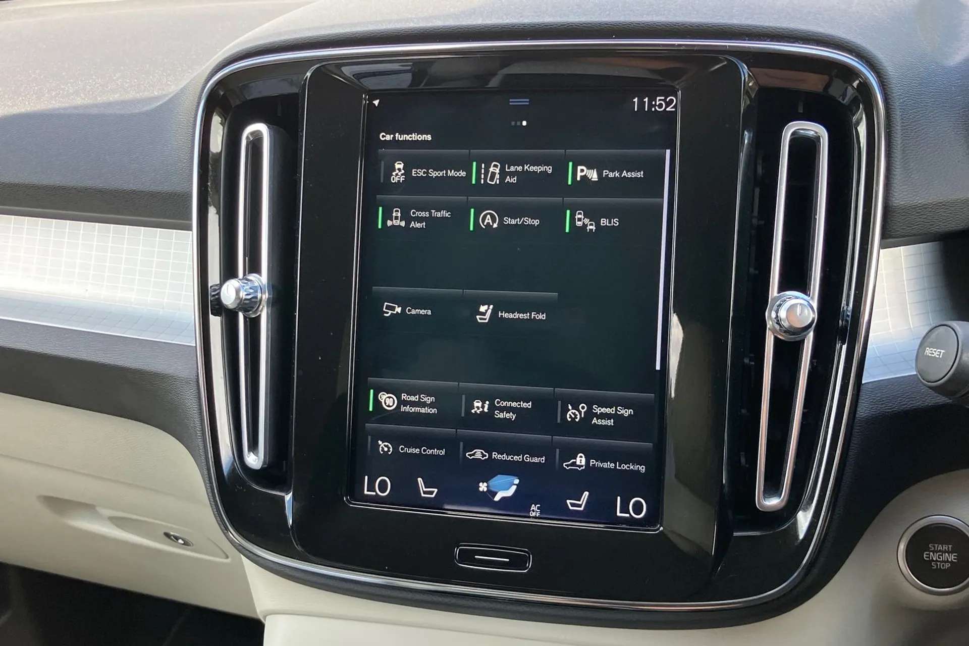 2020 VOLVO XC40 2020 VOLVO XC40