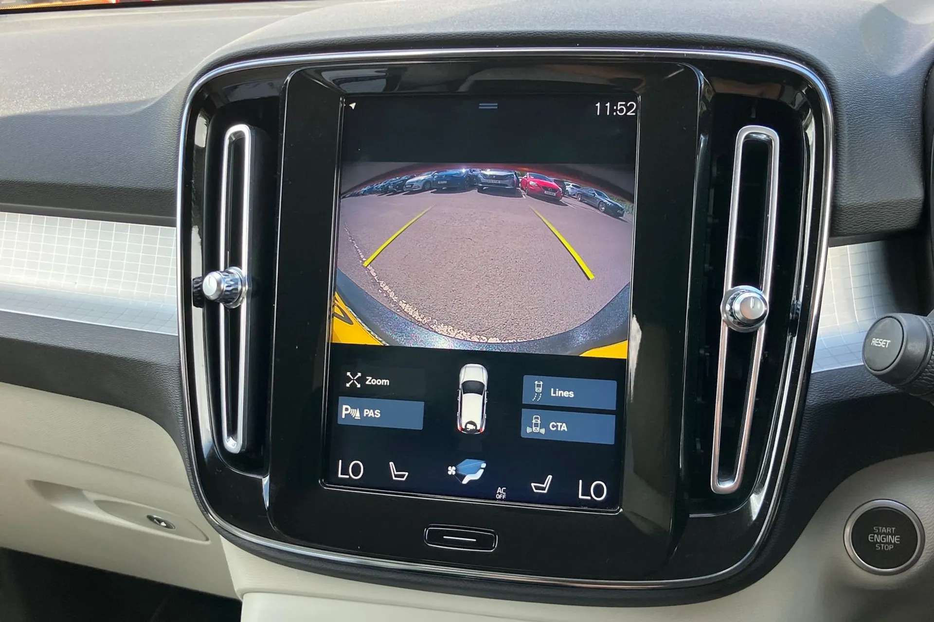 2020 VOLVO XC40 2020 VOLVO XC40