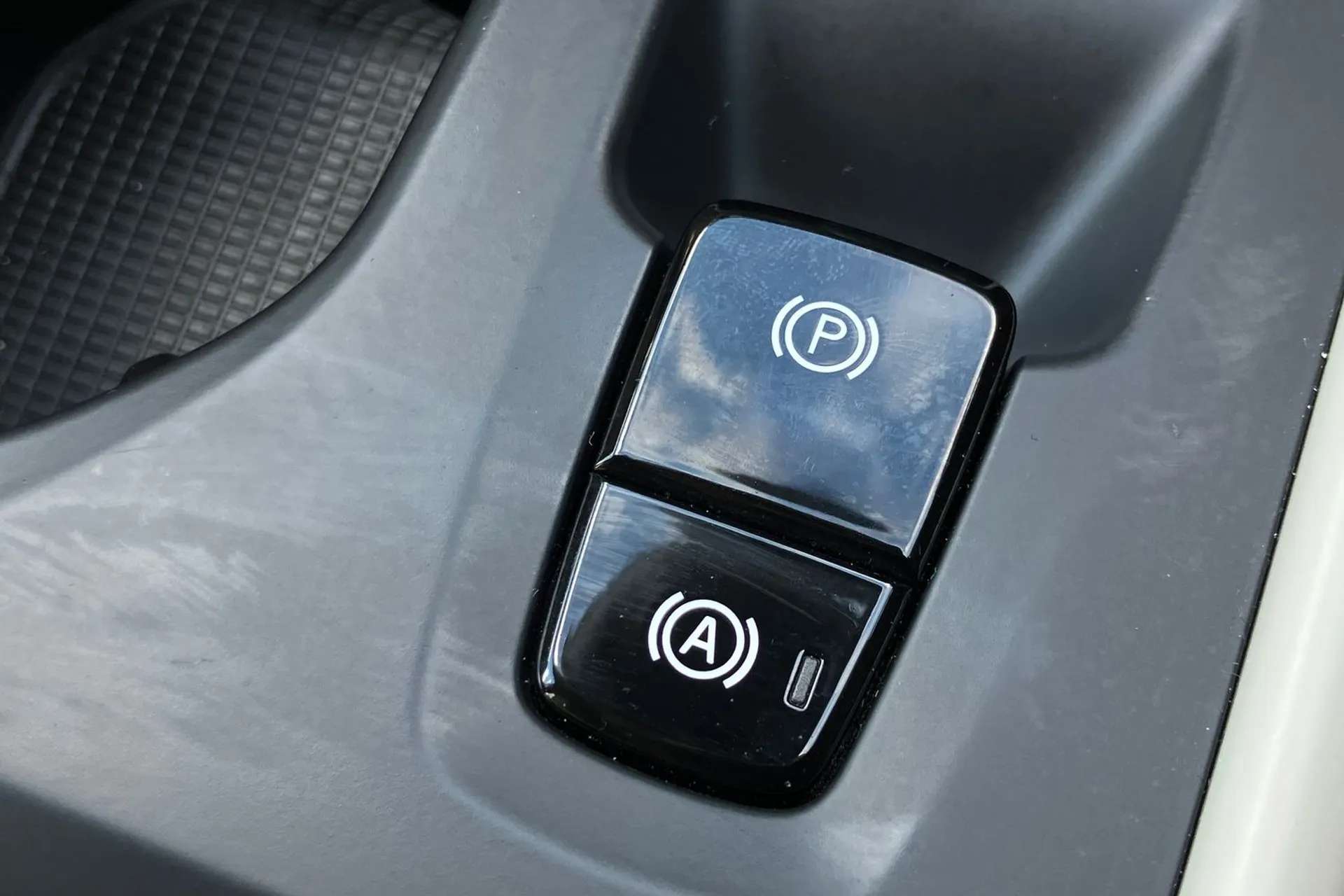 2020 VOLVO XC40 2020 VOLVO XC40