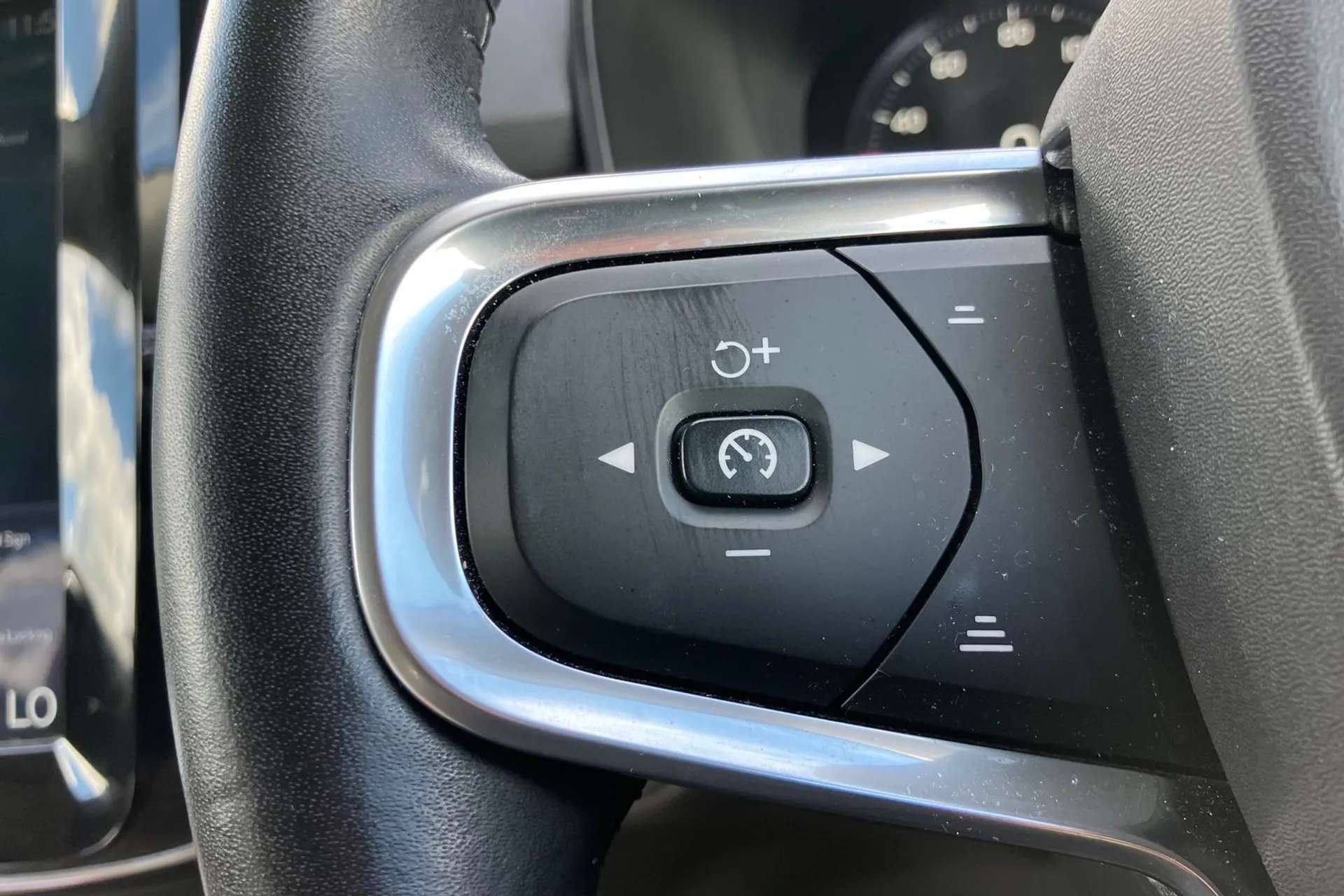 2020 VOLVO XC40 2020 VOLVO XC40