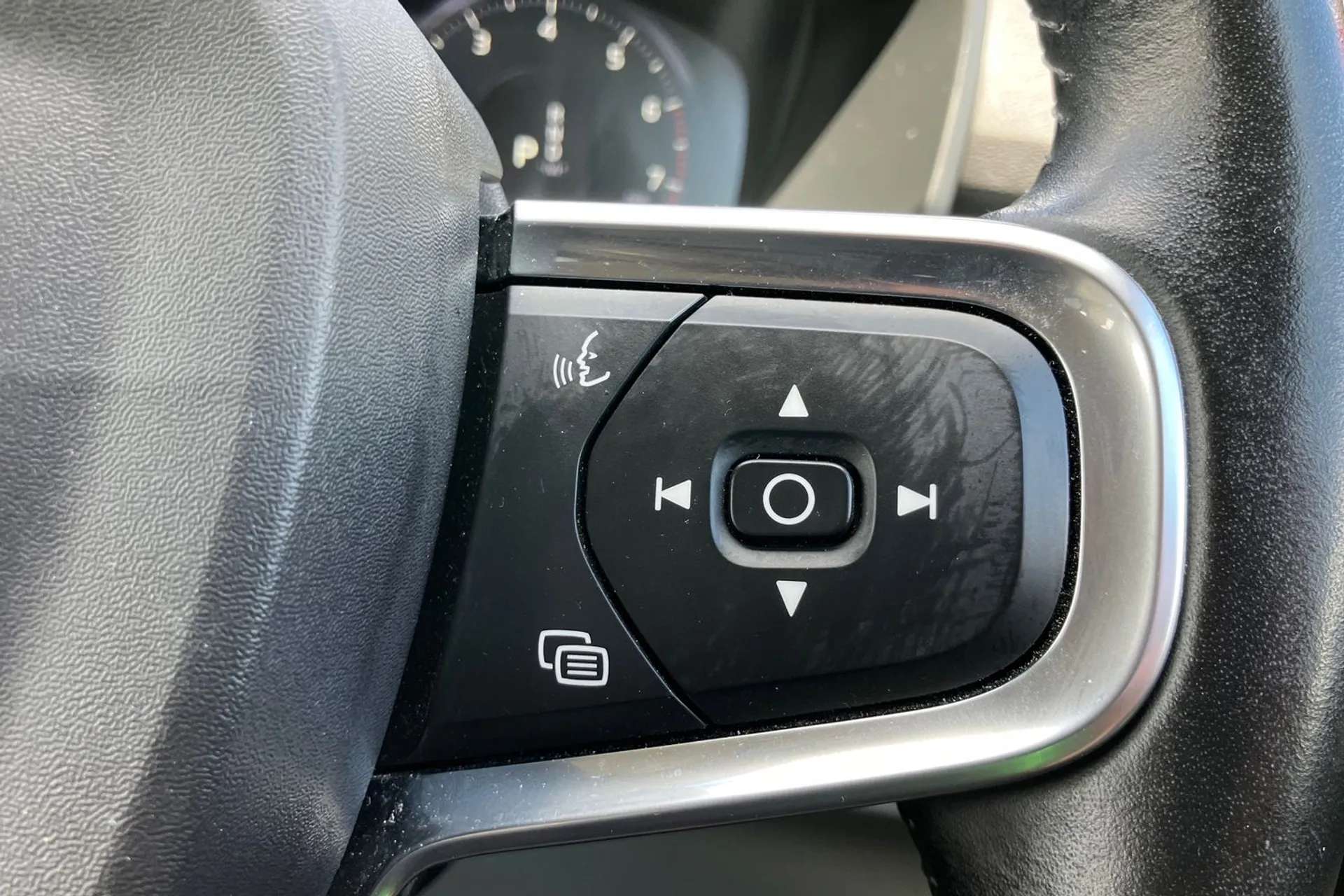2020 VOLVO XC40 2020 VOLVO XC40