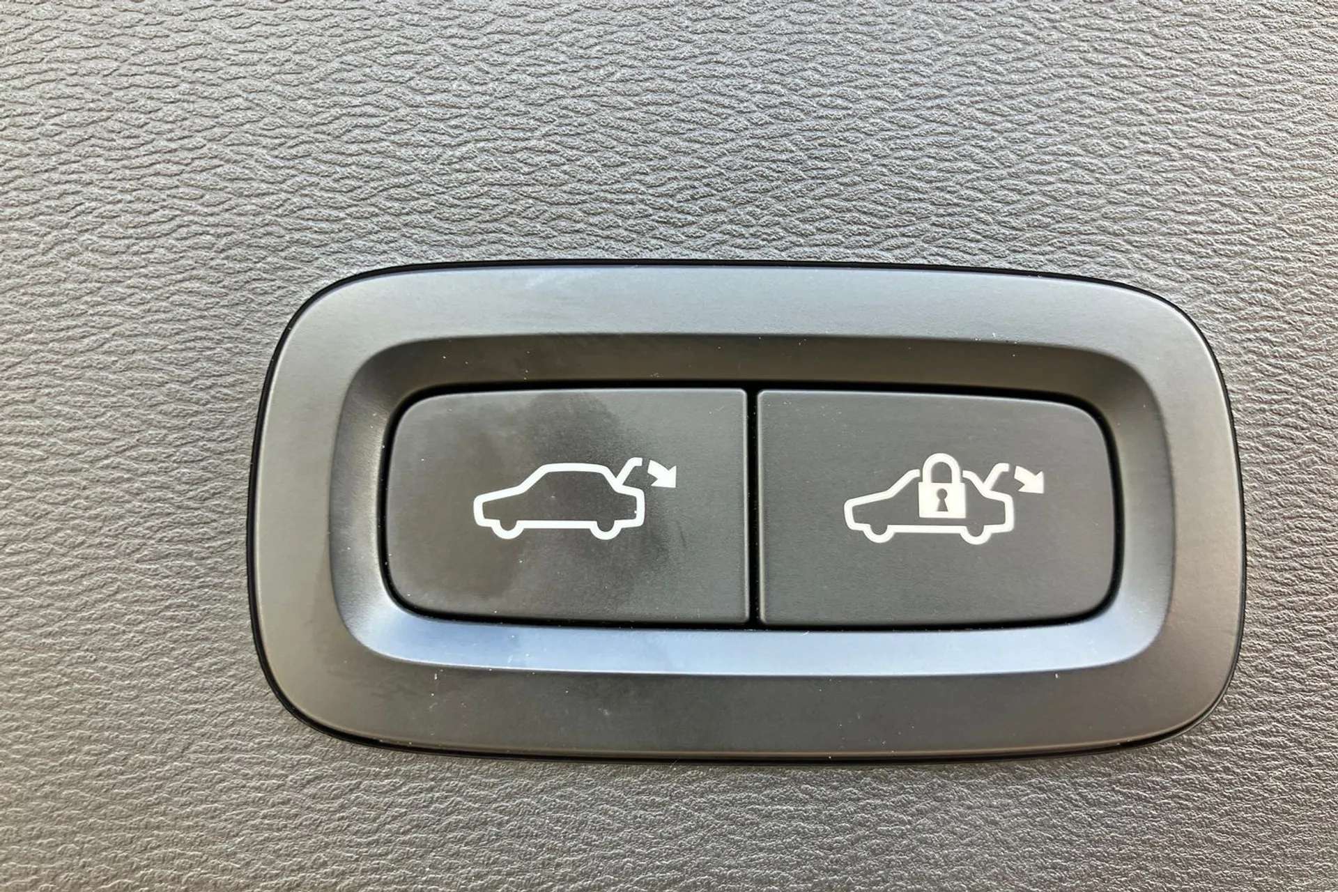 2020 VOLVO XC40 2020 VOLVO XC40