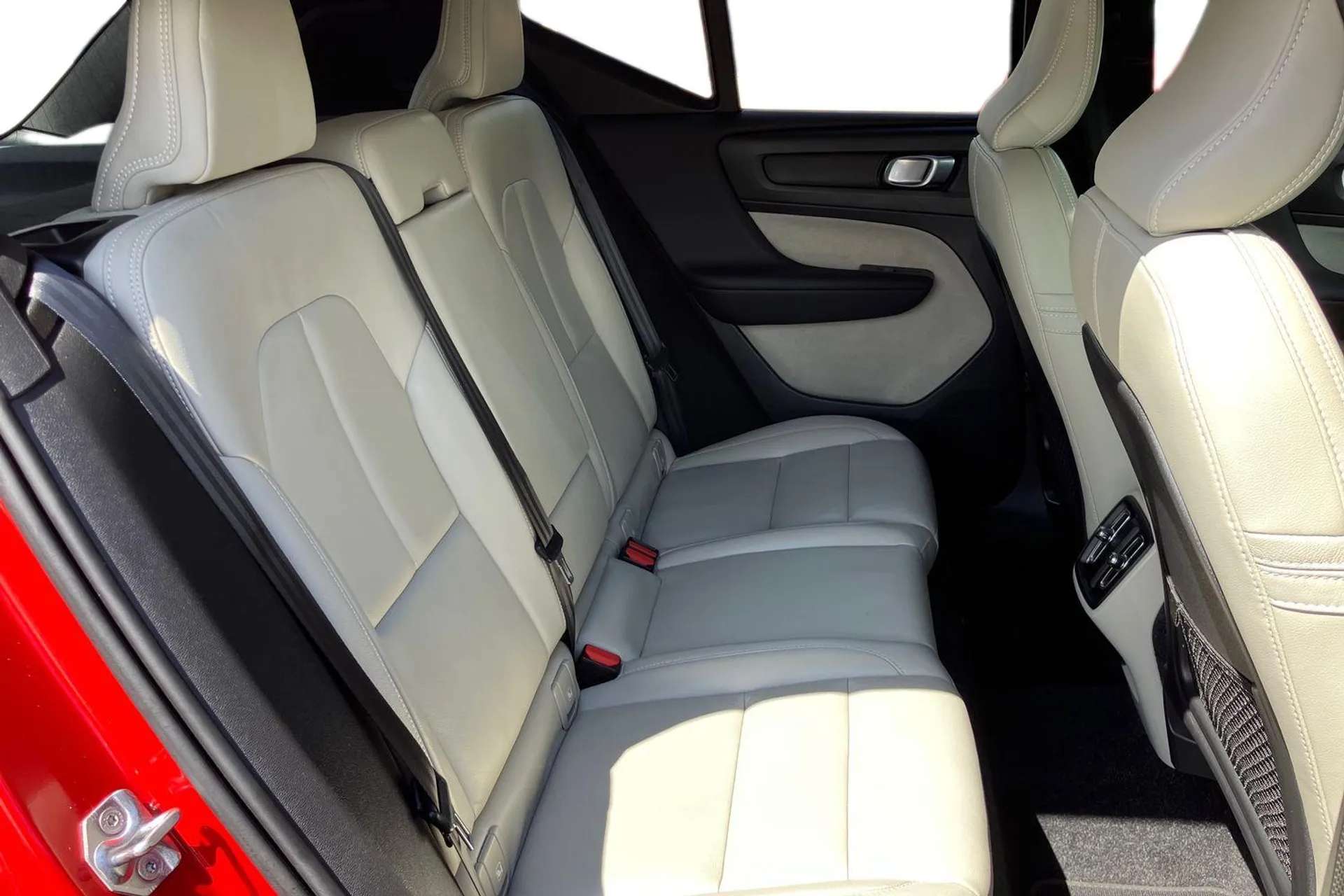 2020 VOLVO XC40 2020 VOLVO XC40