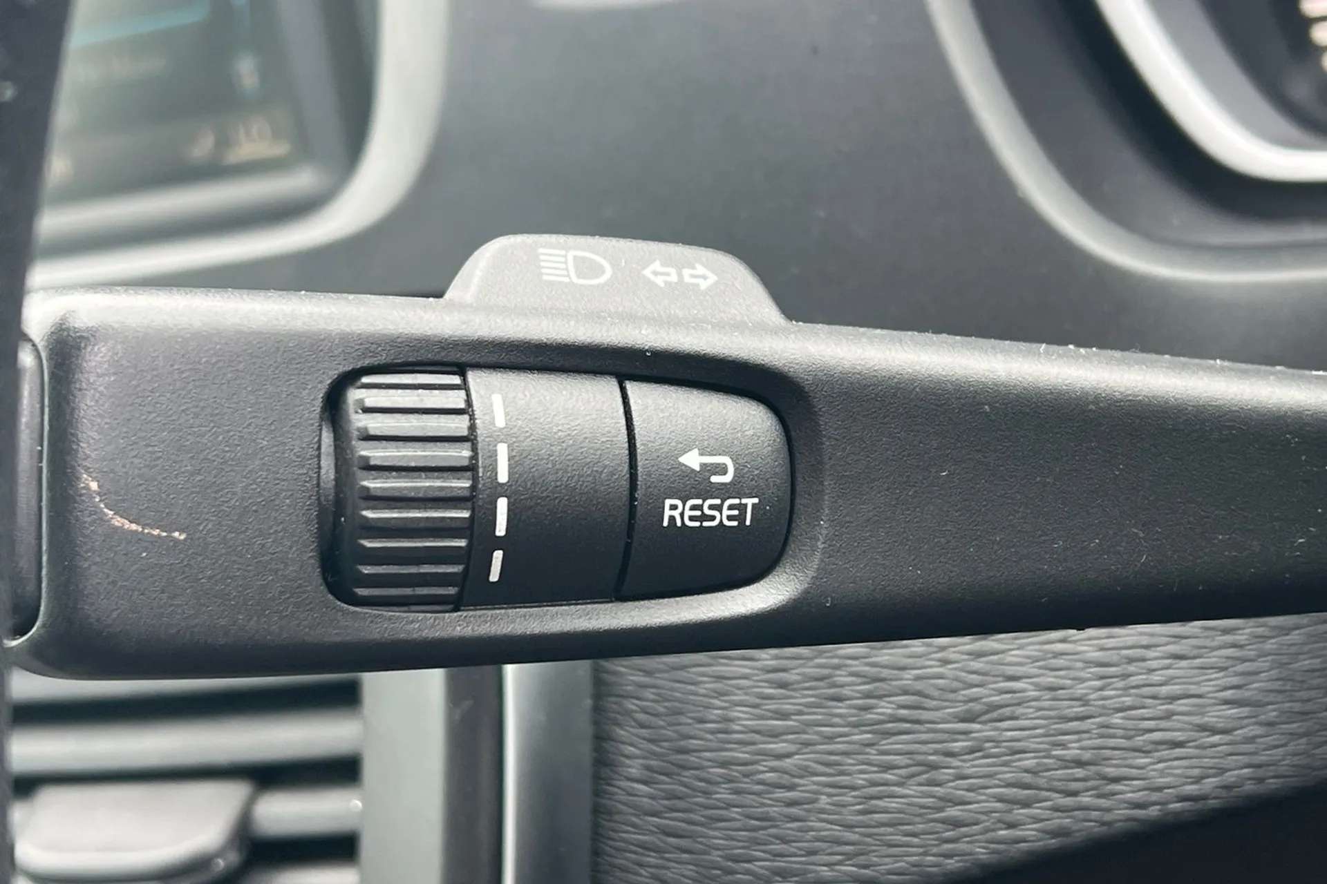 2017 VOLVO V40 2017 VOLVO V40
