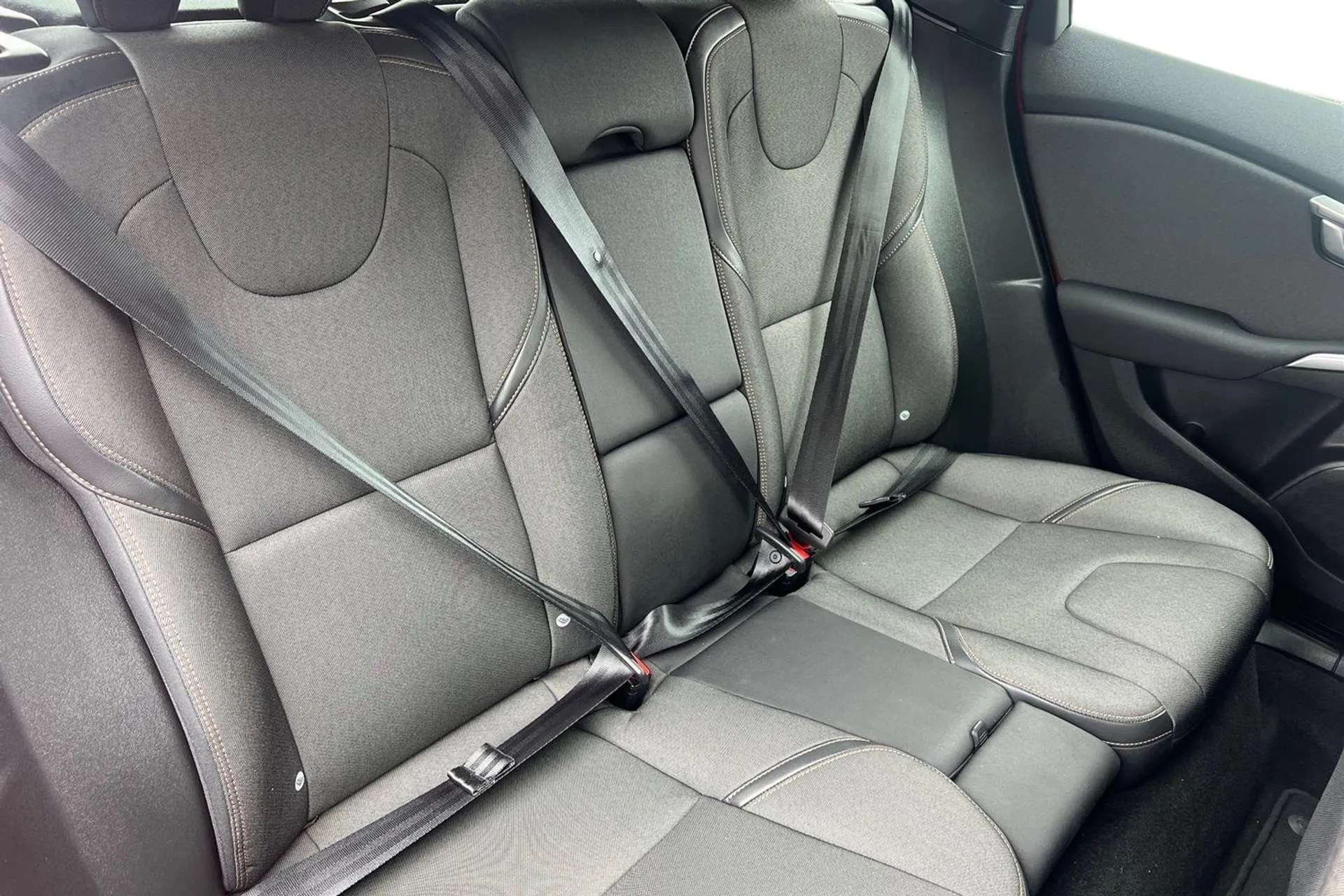 2017 VOLVO V40 2017 VOLVO V40