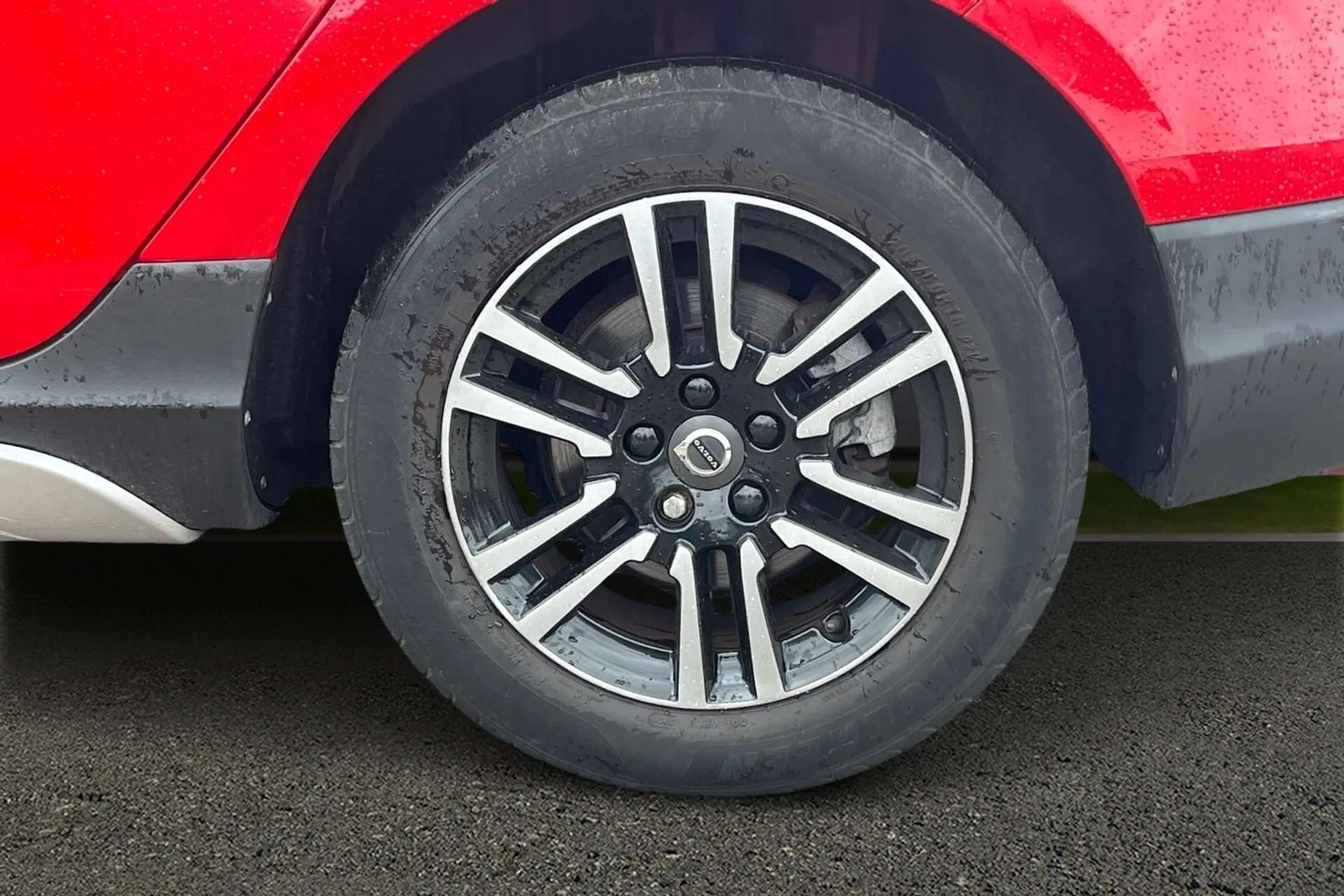 2017 VOLVO V40 2017 VOLVO V40