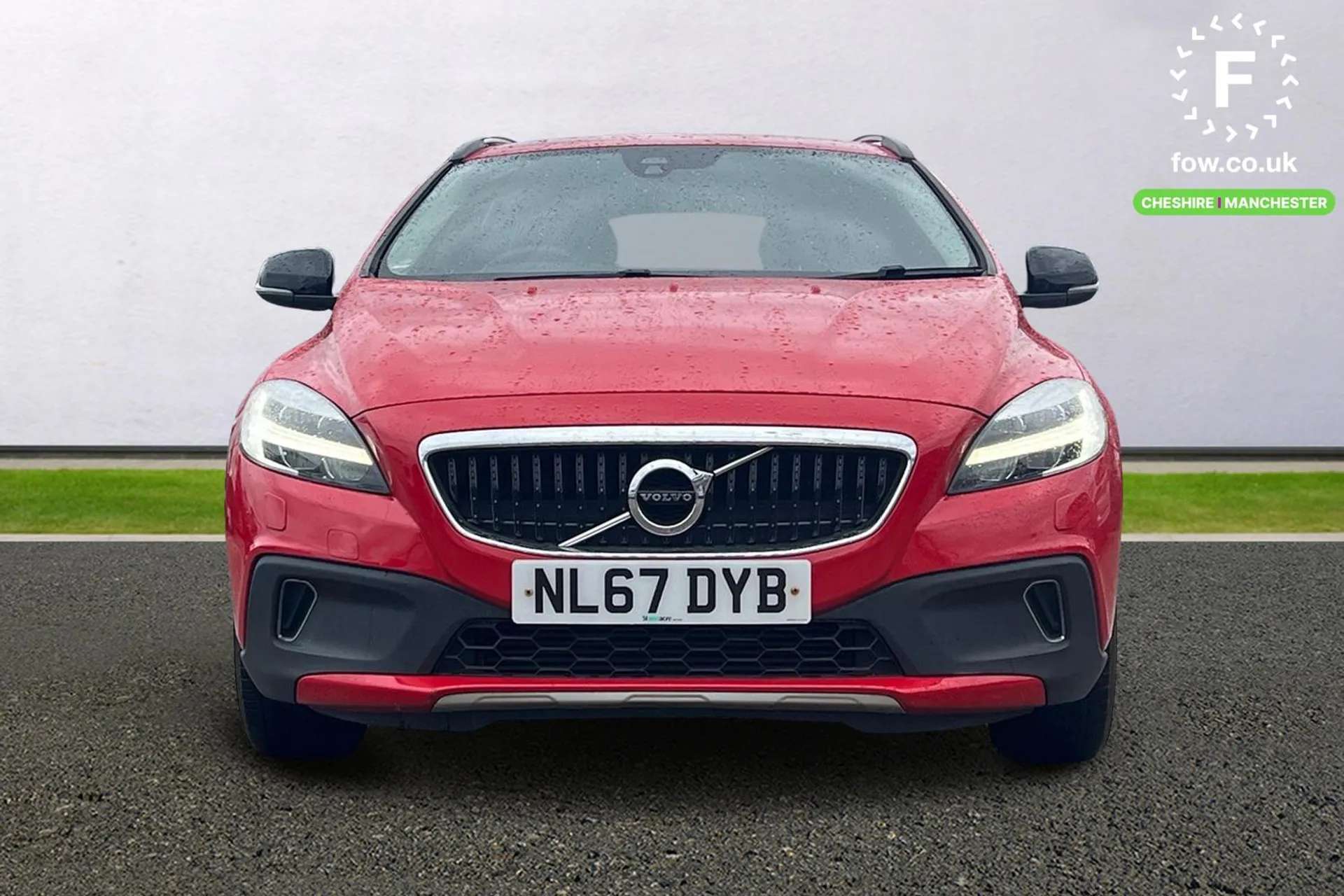 2017 VOLVO V40 2017 VOLVO V40