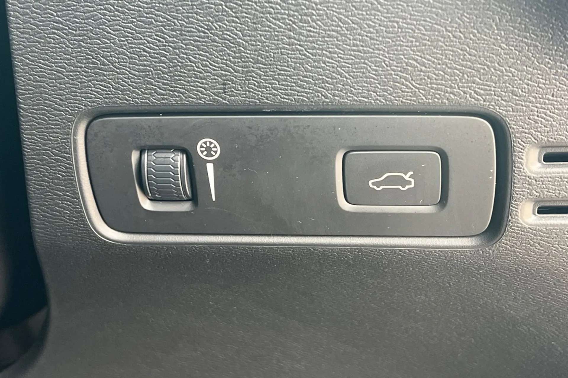 2020 VOLVO XC40 2020 VOLVO XC40