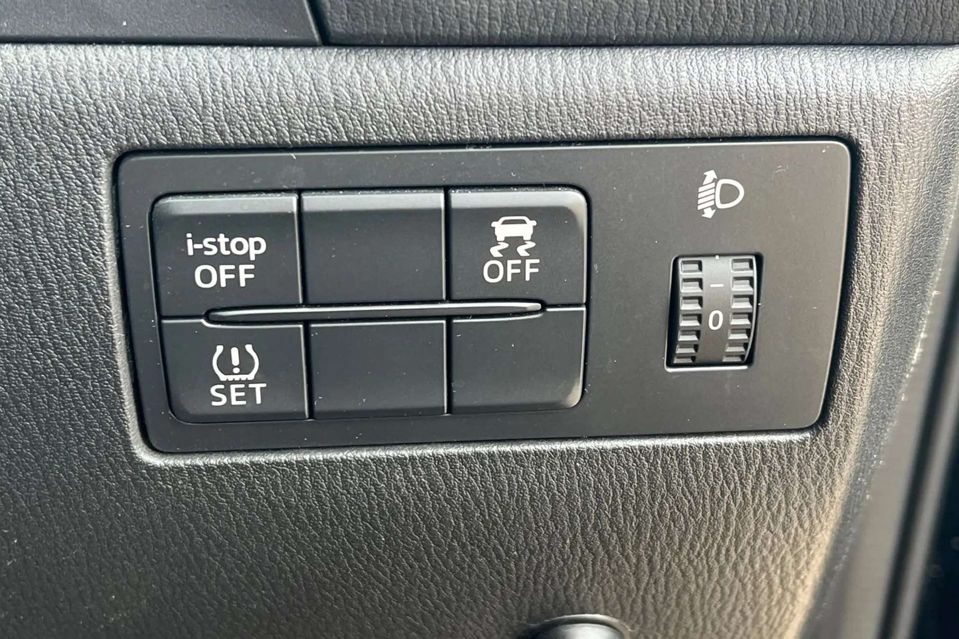 2017 MAZDA MAZDA3 2017 MAZDA MAZDA3