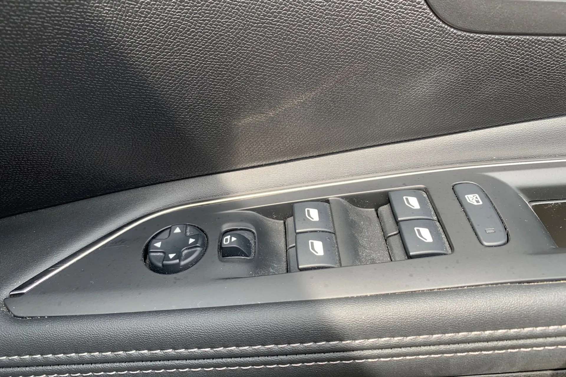 2020 PEUGEOT 5008 2020 PEUGEOT 5008