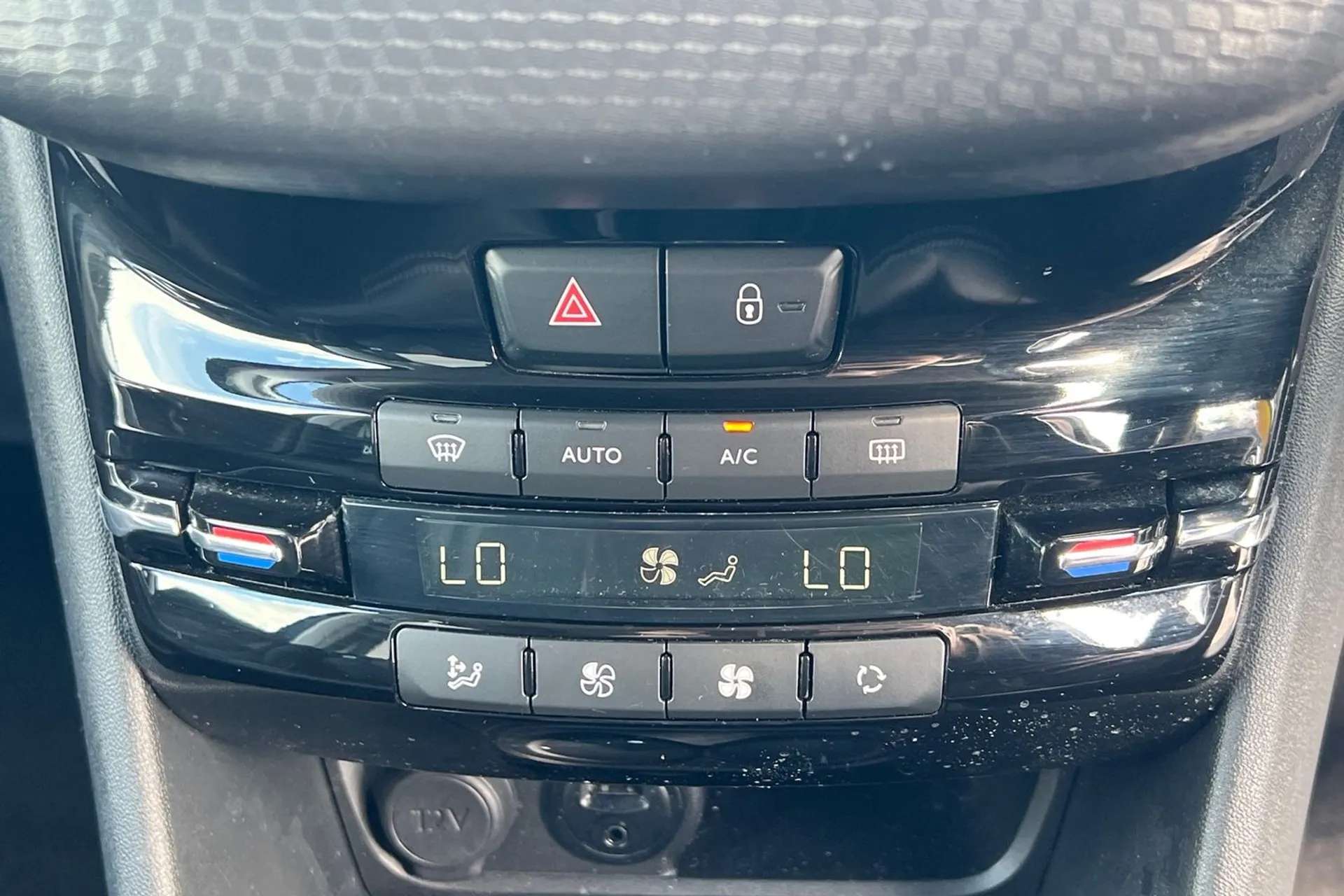 2017 PEUGEOT 2008 2017 PEUGEOT 2008
