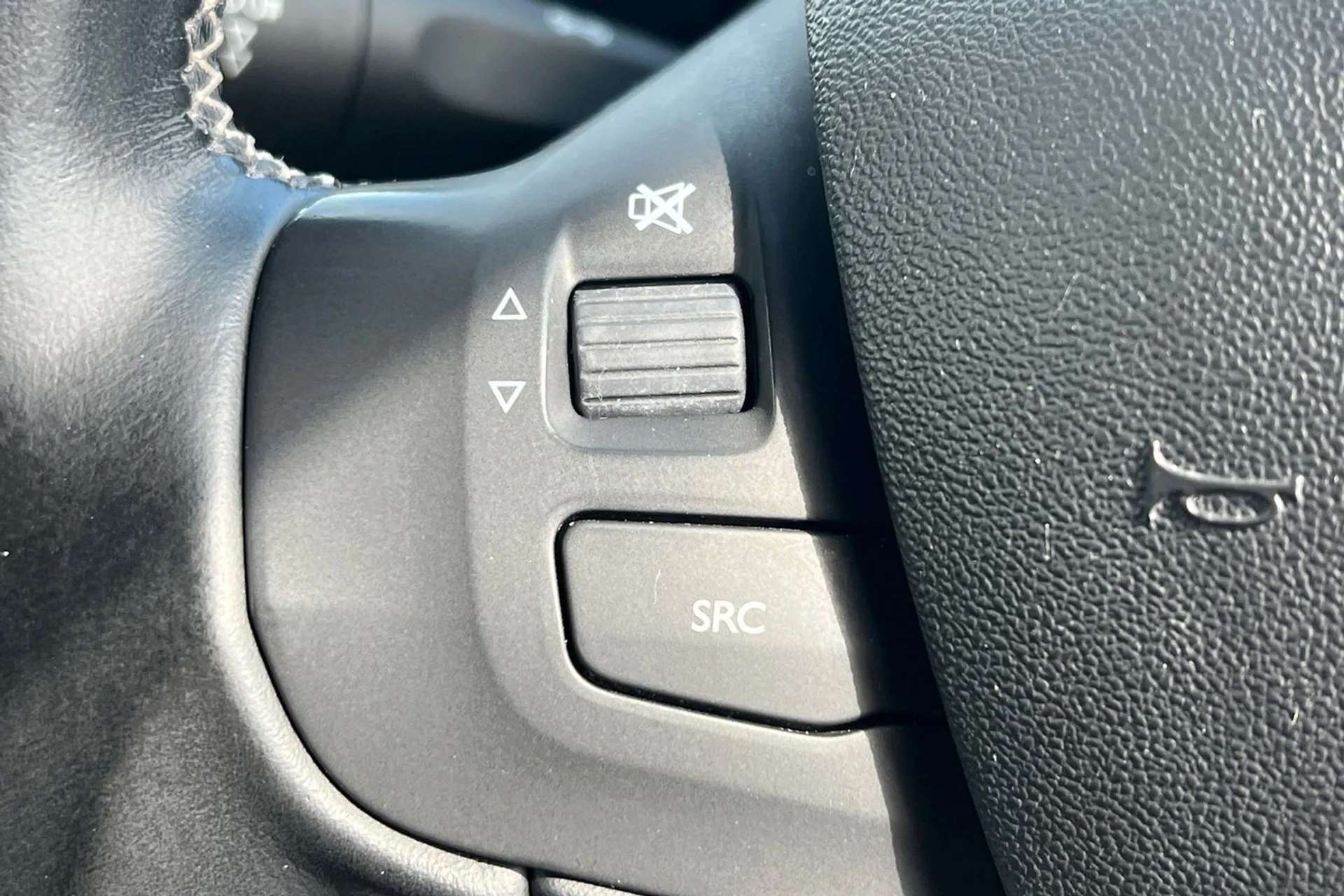 2017 PEUGEOT 2008 2017 PEUGEOT 2008