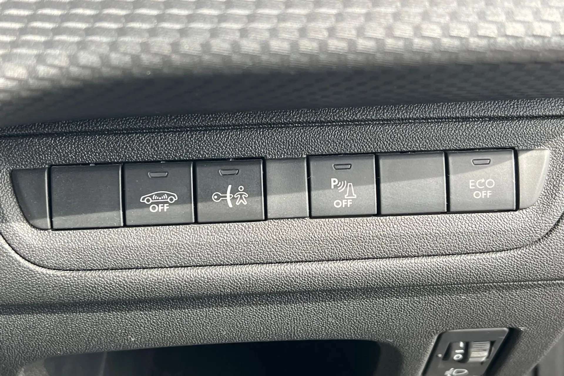 2017 PEUGEOT 2008 2017 PEUGEOT 2008