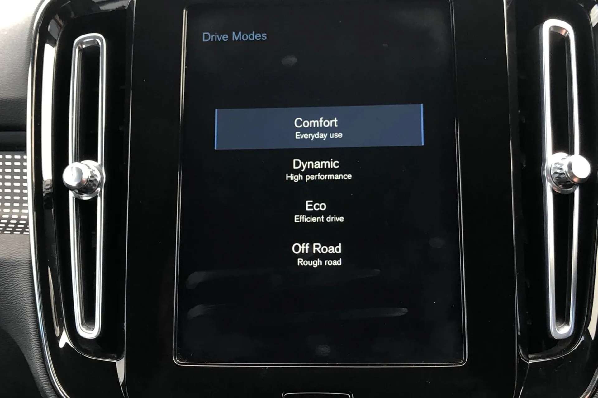 2020 VOLVO XC40 2020 VOLVO XC40