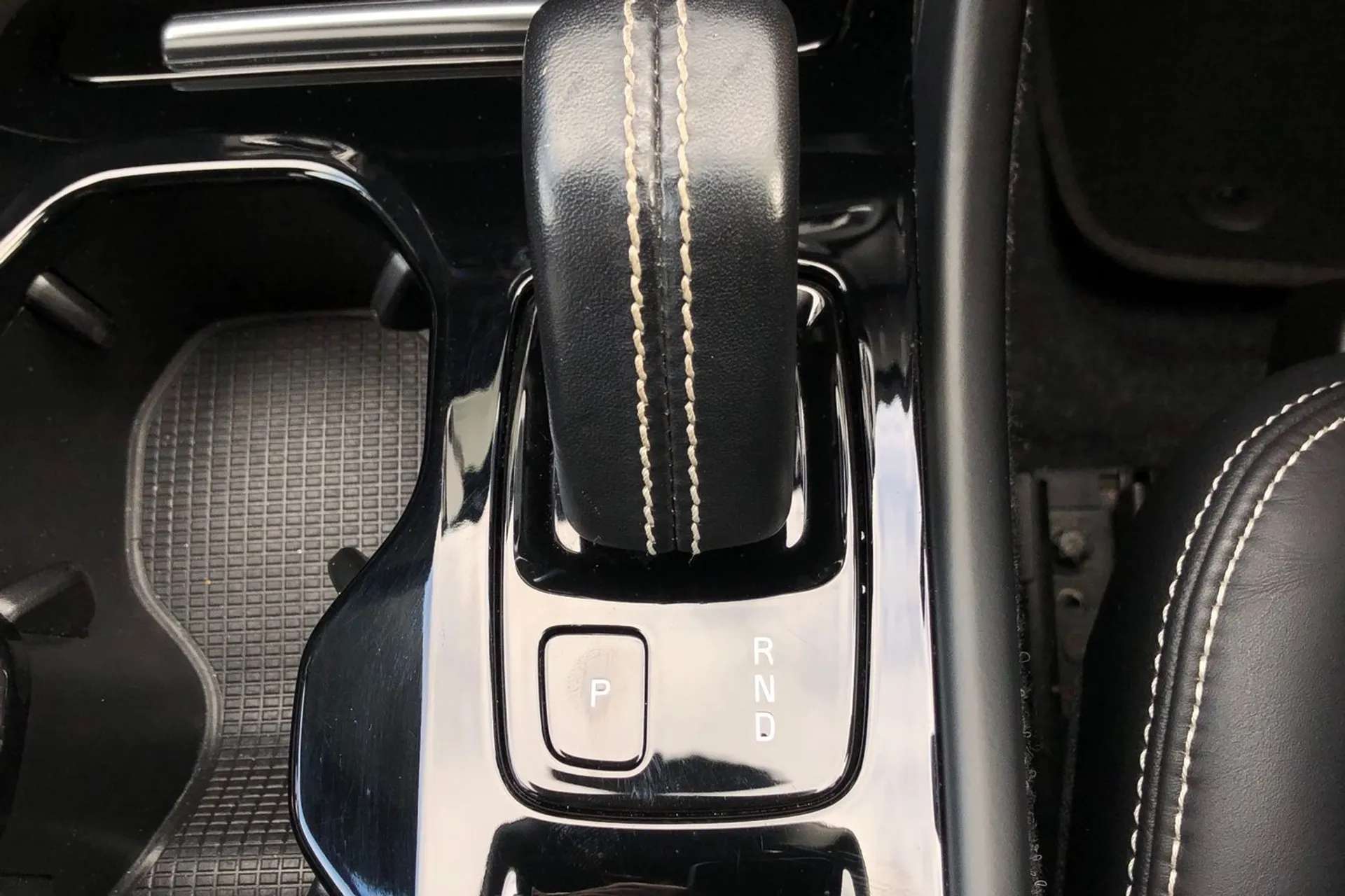 2020 VOLVO XC40 2020 VOLVO XC40