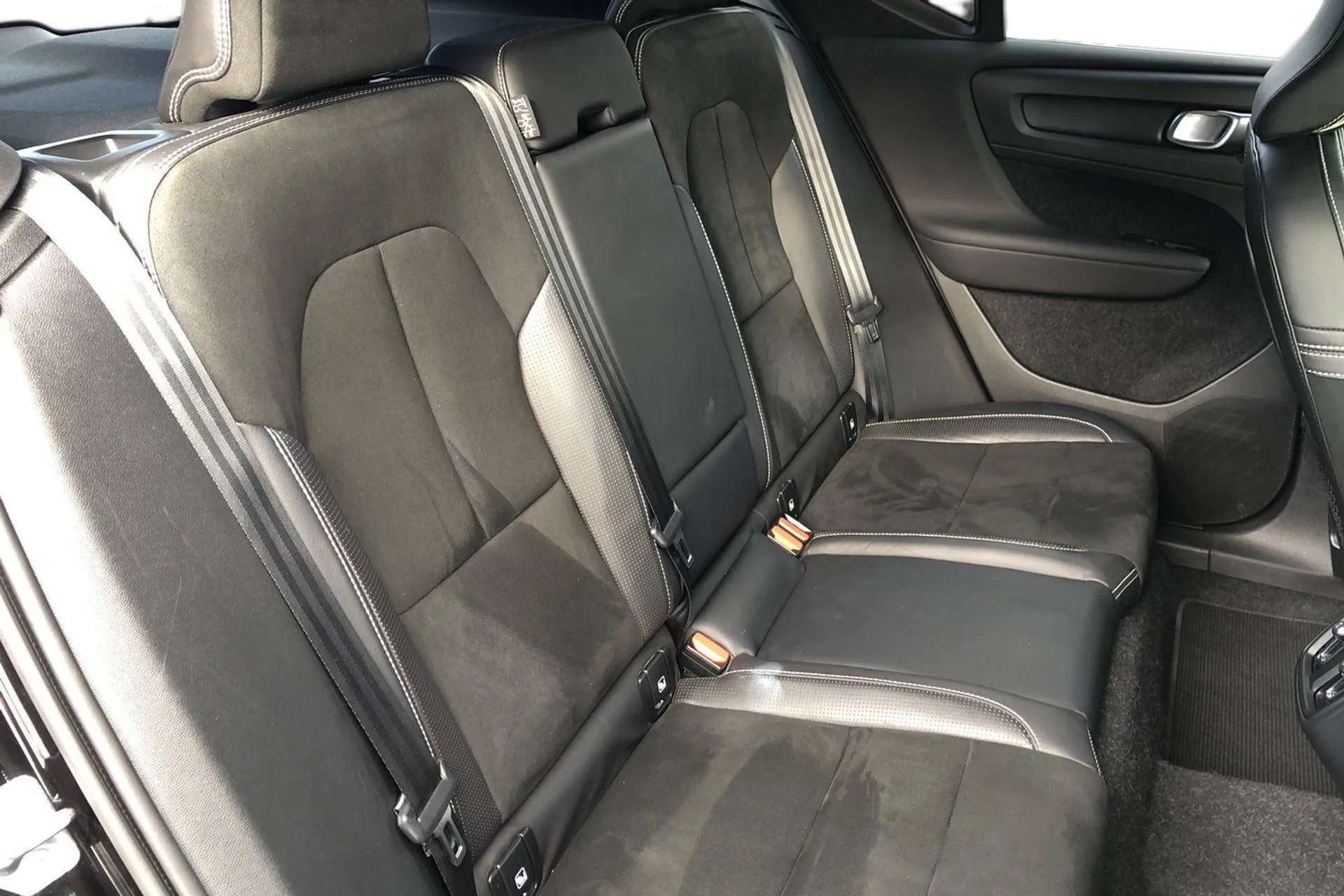 2020 VOLVO XC40 2020 VOLVO XC40