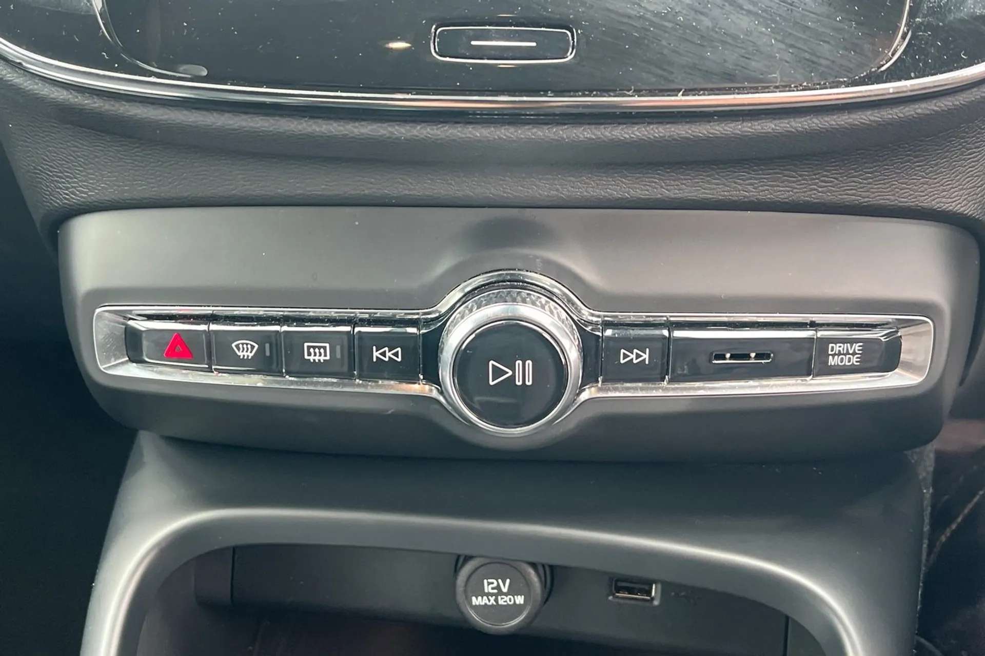 2021 VOLVO XC40 2021 VOLVO XC40