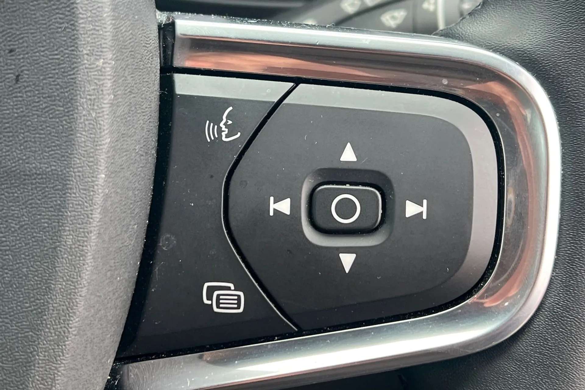 2021 VOLVO XC40 2021 VOLVO XC40