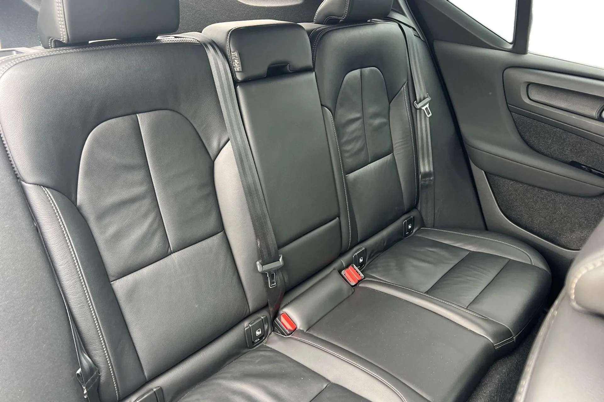 2021 VOLVO XC40 2021 VOLVO XC40