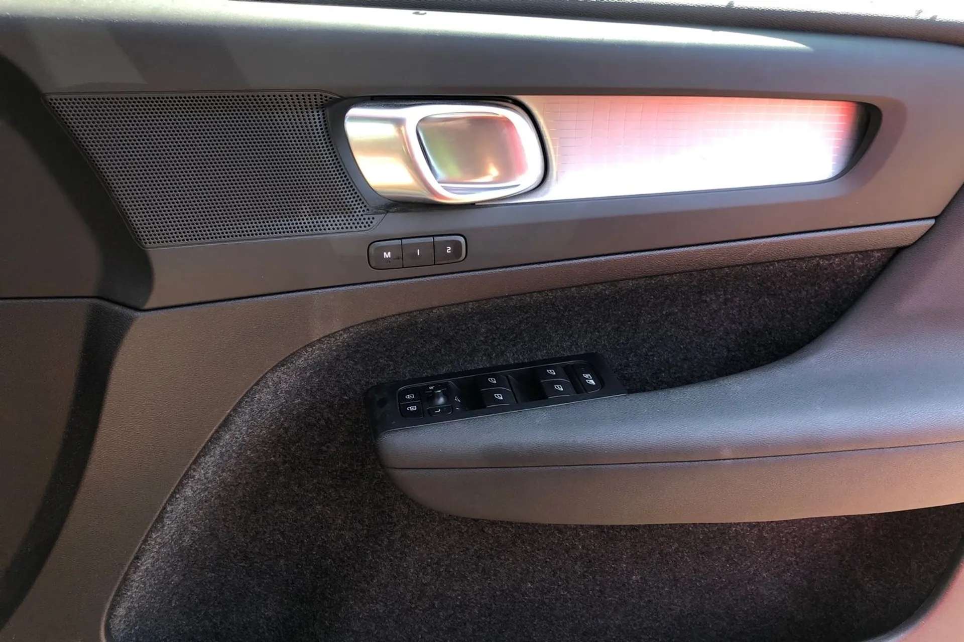 2023 VOLVO XC40 2023 VOLVO XC40