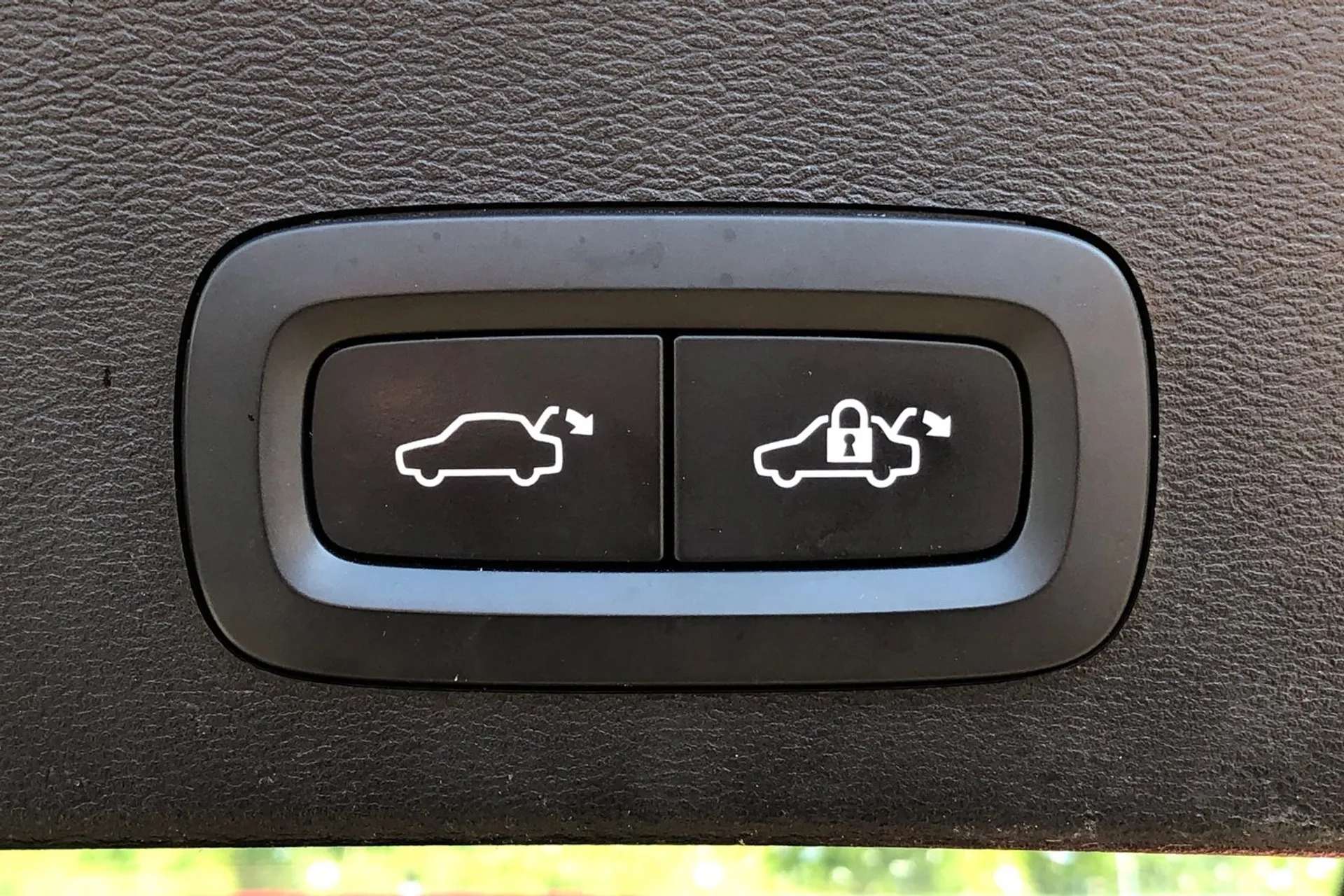 2023 VOLVO XC40 2023 VOLVO XC40