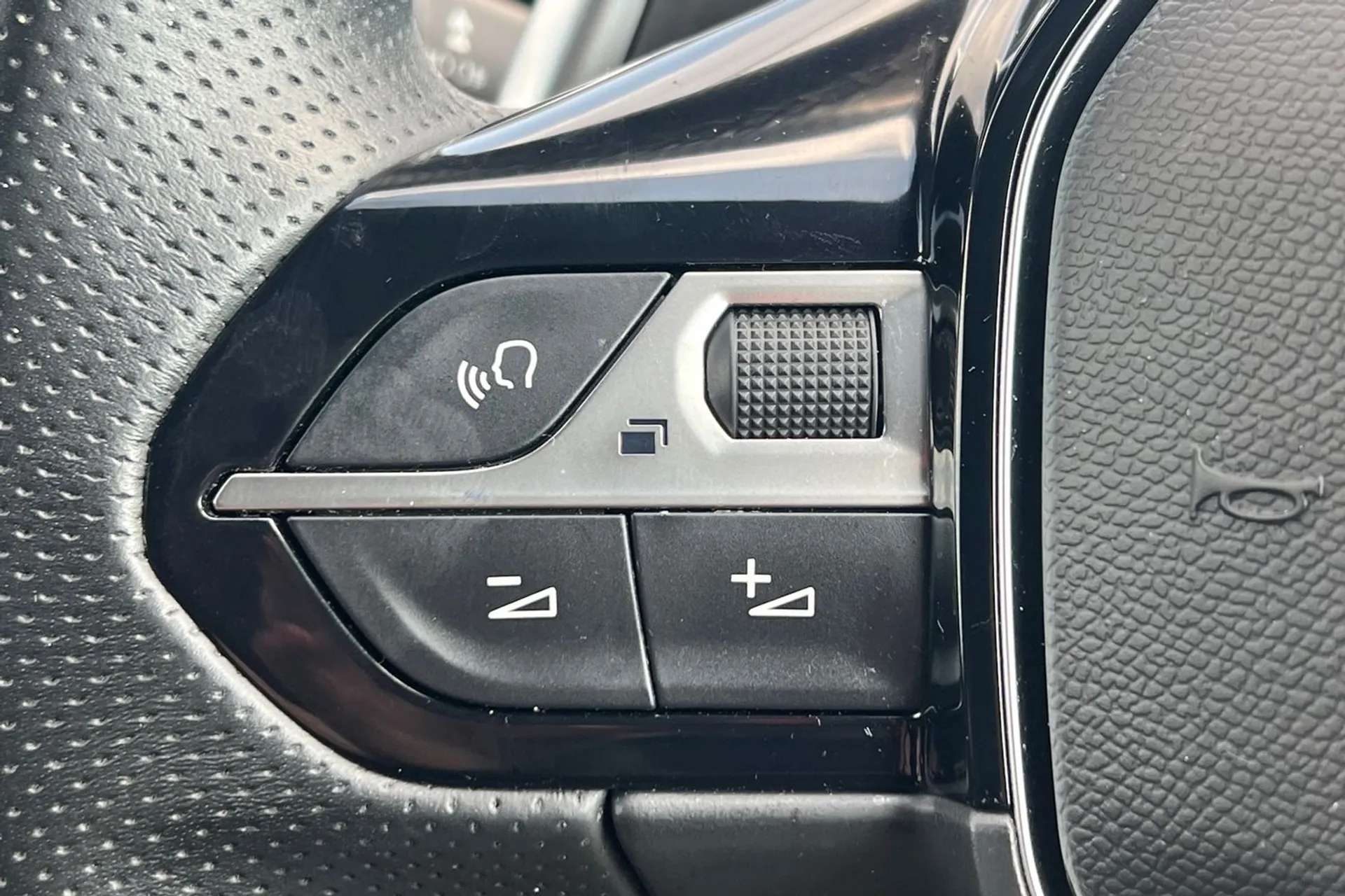2020 PEUGEOT 3008 2020 PEUGEOT 3008