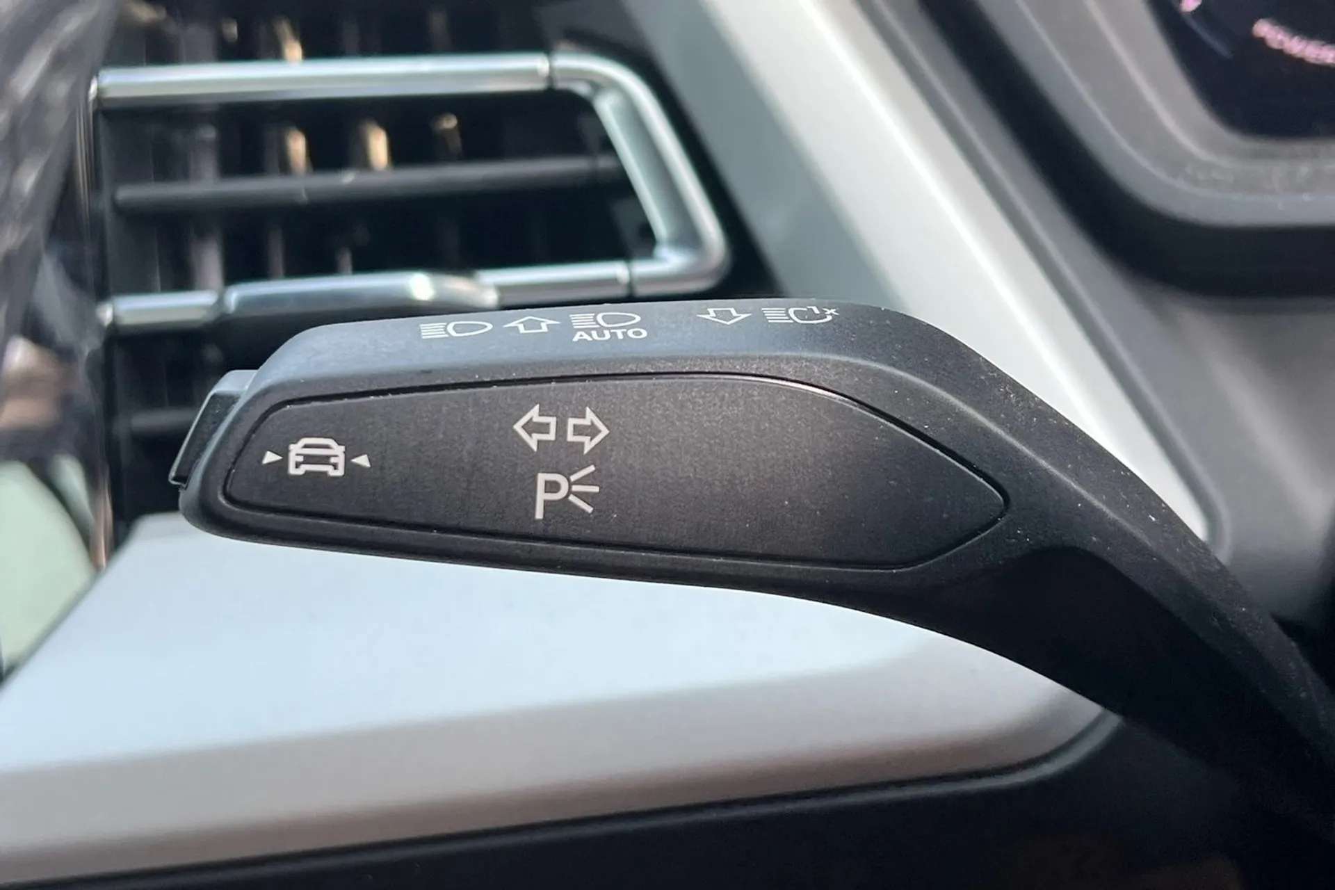 2023 AUDI Q4 2023 AUDI Q4