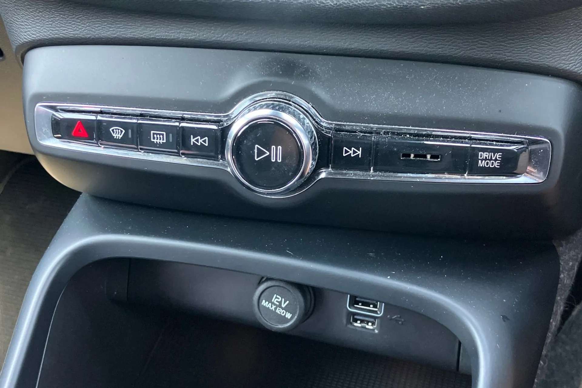 2021 VOLVO XC40 2021 VOLVO XC40