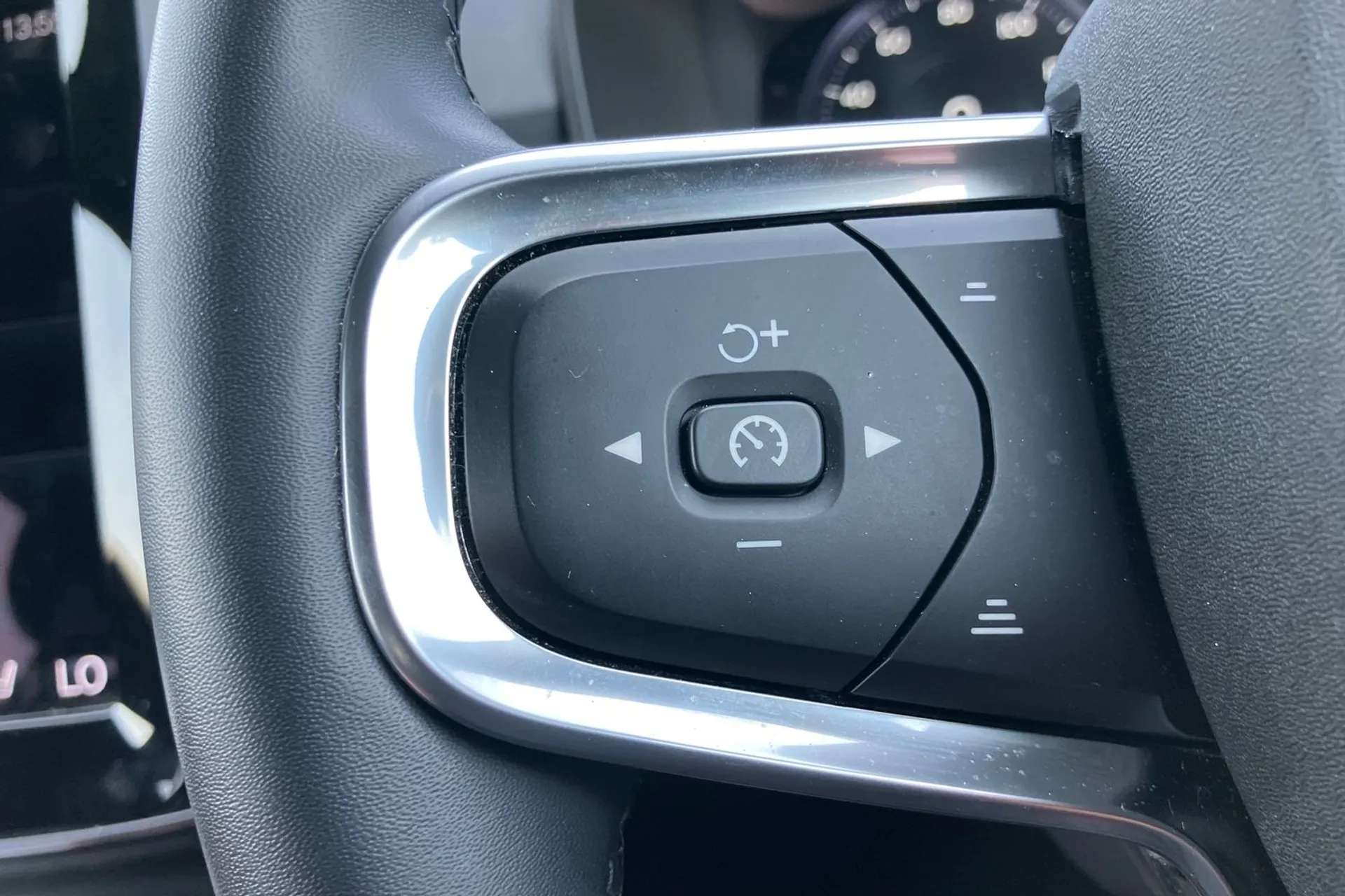 2021 VOLVO XC40 2021 VOLVO XC40