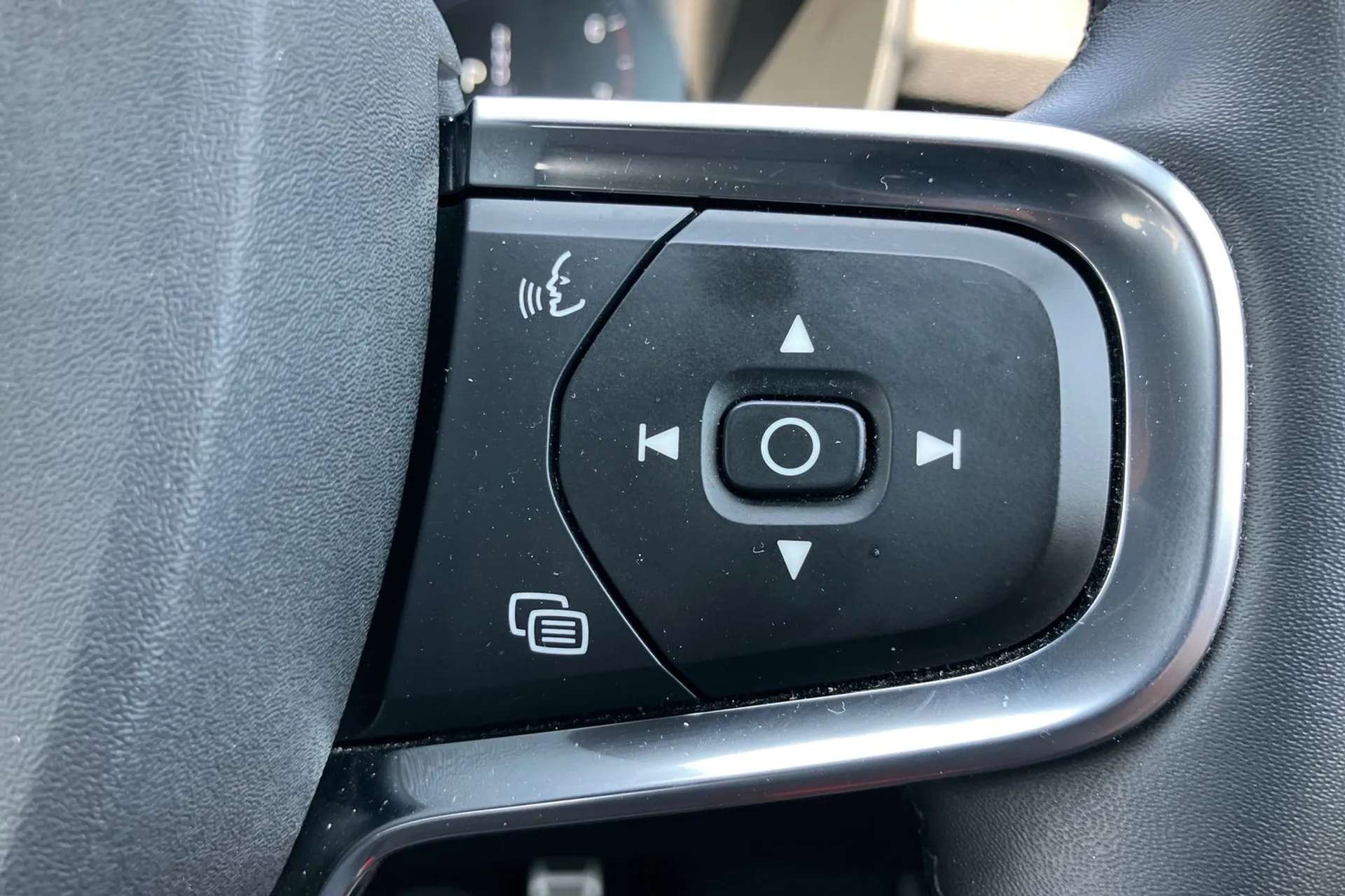 2021 VOLVO XC40 2021 VOLVO XC40