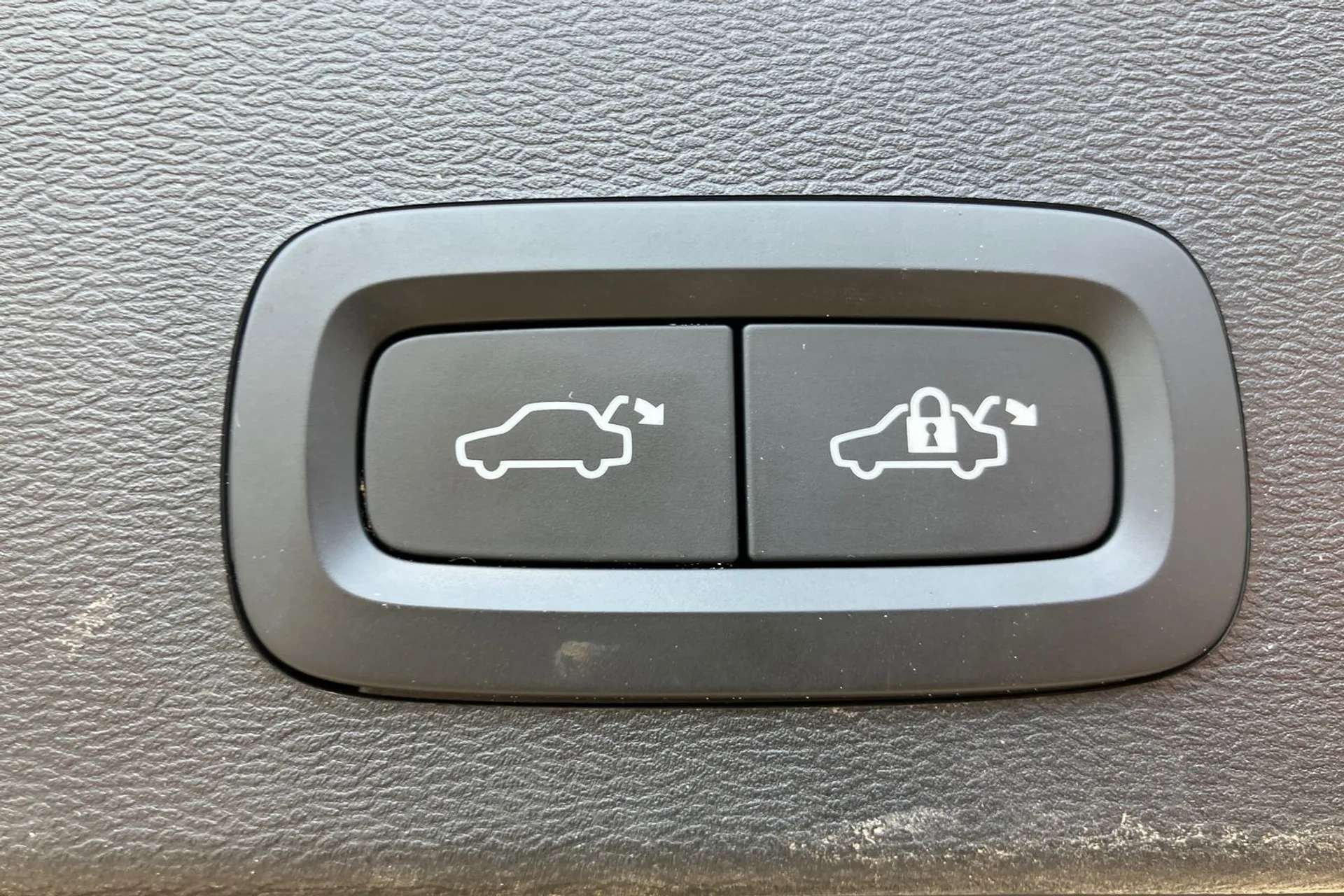 2021 VOLVO XC40 2021 VOLVO XC40