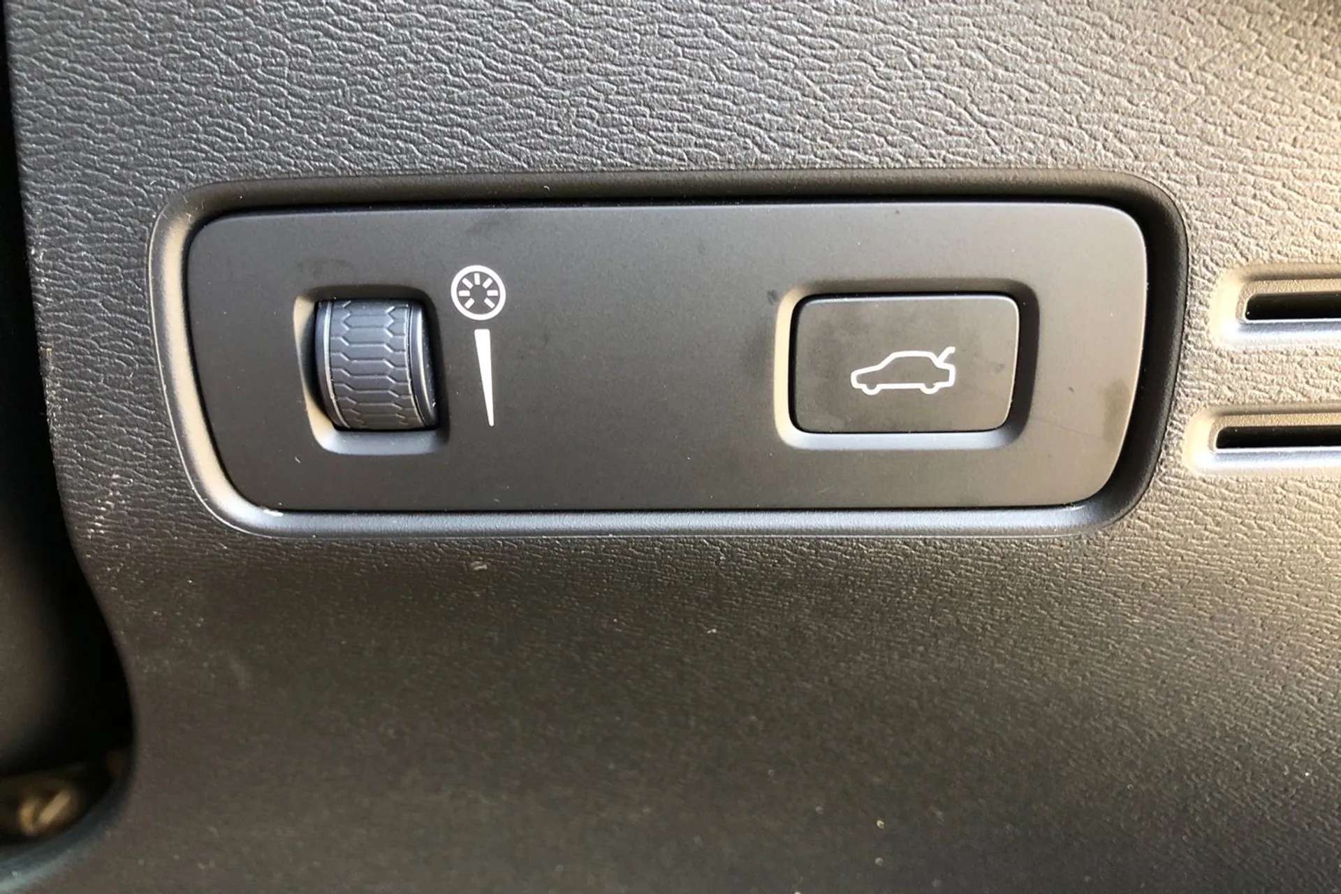 2020 VOLVO XC40 2020 VOLVO XC40