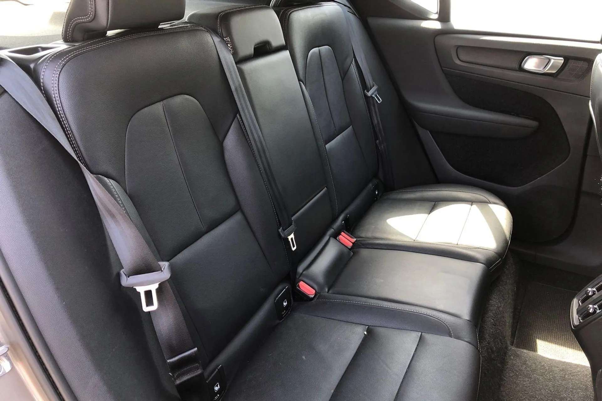 2020 VOLVO XC40 2020 VOLVO XC40