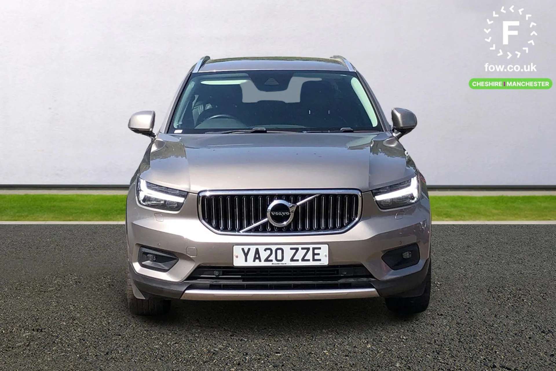 2020 VOLVO XC40 2020 VOLVO XC40
