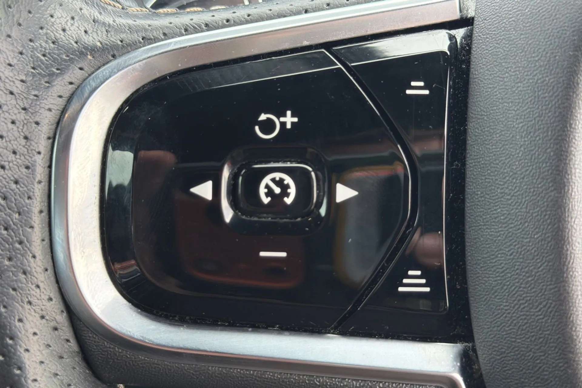 2019 VOLVO S90 2019 VOLVO S90