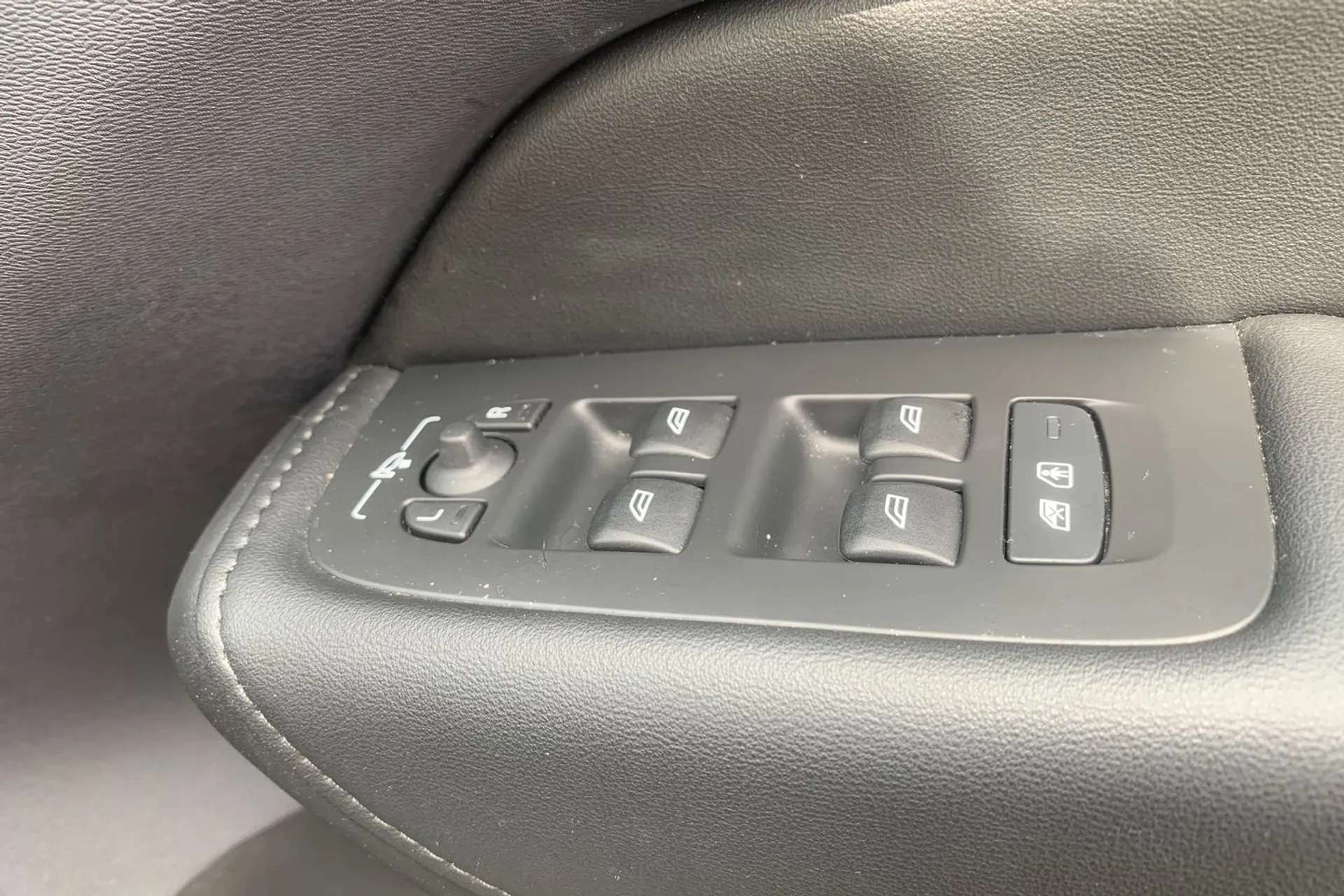 2023 VOLVO XC60 2023 VOLVO XC60
